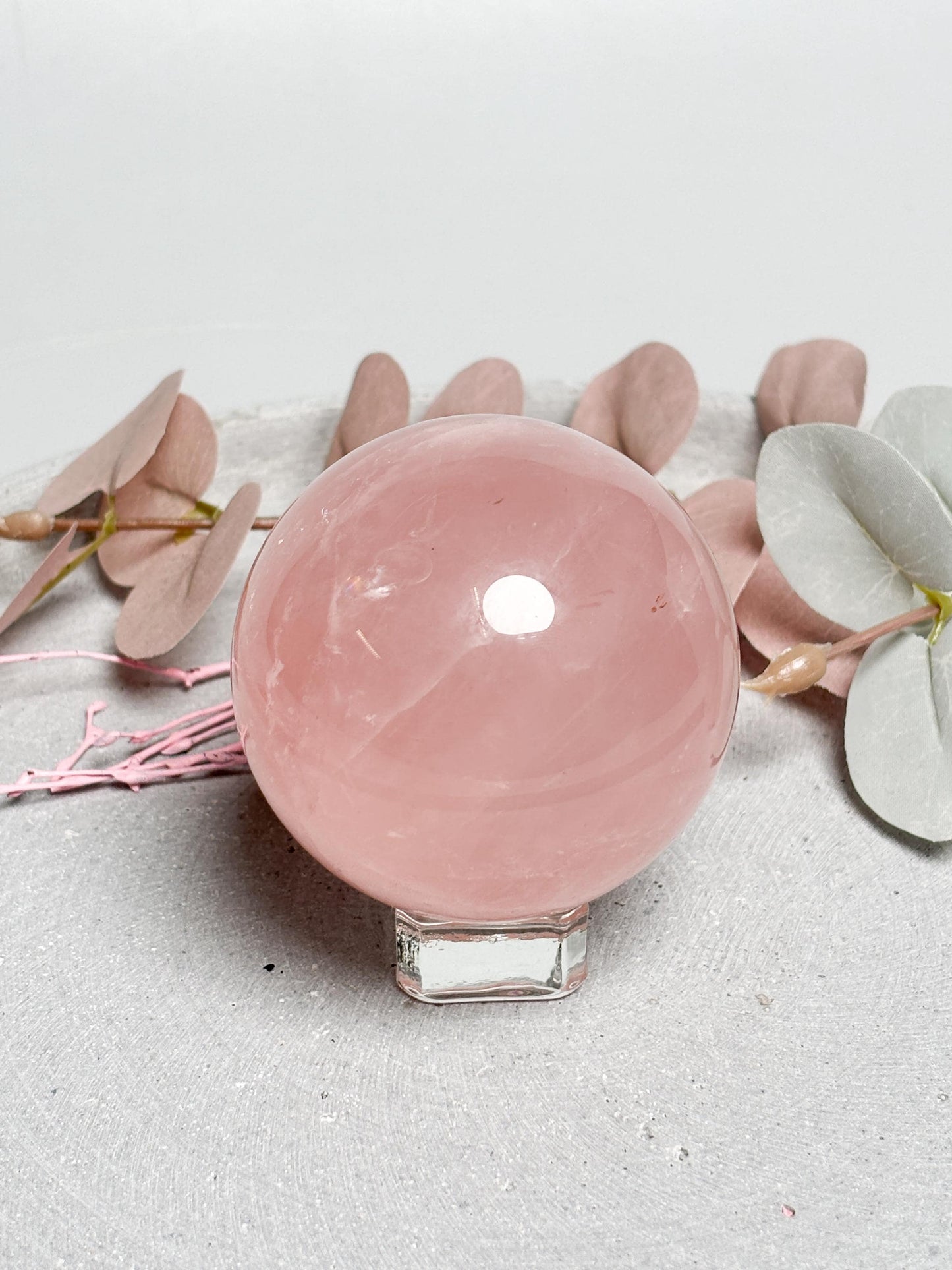 Rosenquarz Kugel ca. 6,3 cm 358 g  Kristallkugel mit Schimmer und kleinen Regenbögen, Edelstein Kugel, Naturstein Sphere