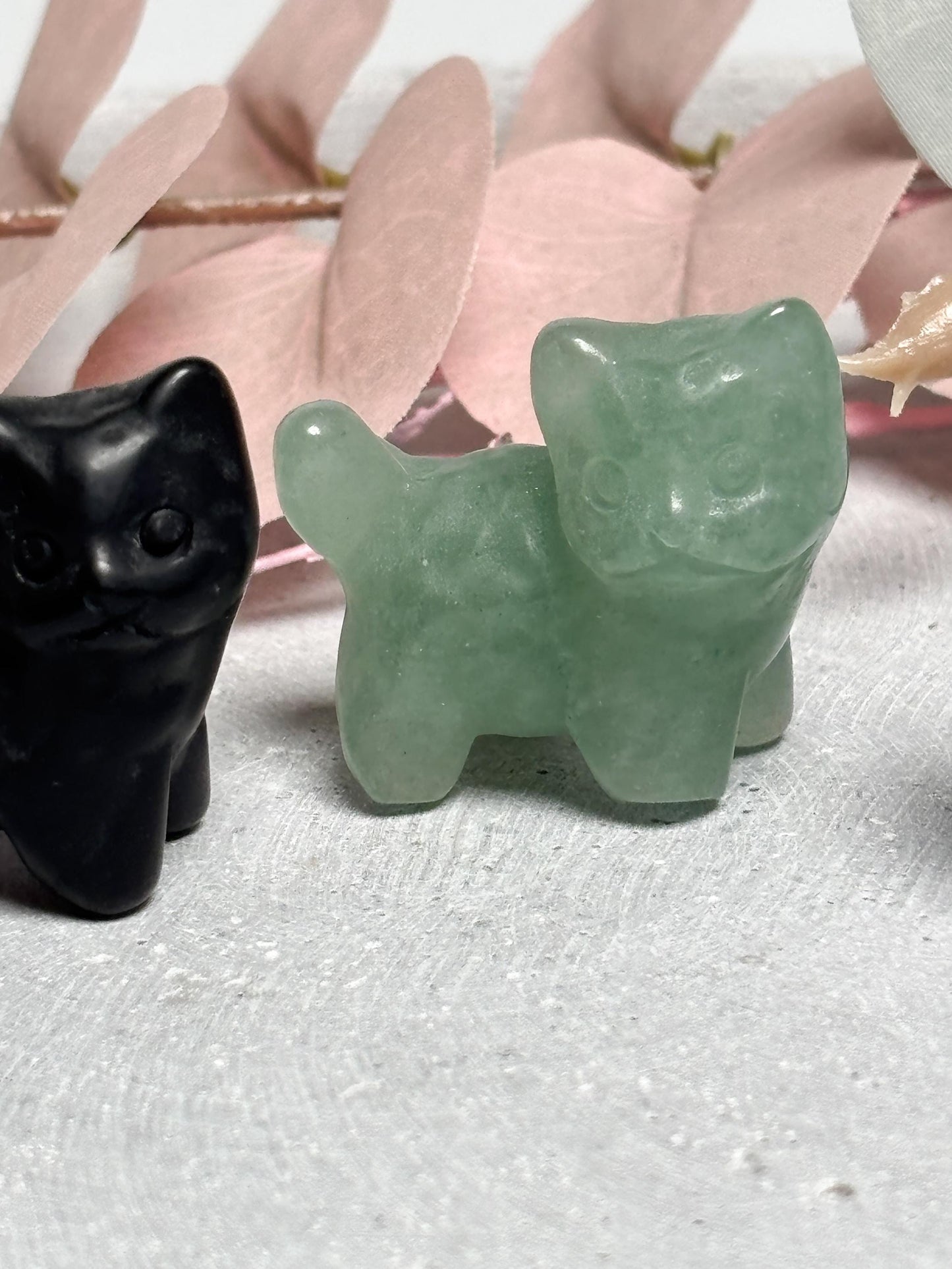 Katzen Carving ca. 3,4 cm  kleine Katzenfigur in Obsidian, grünem Aventurin oder lila Katzenauge, Kristallfigur, Crystal Cat