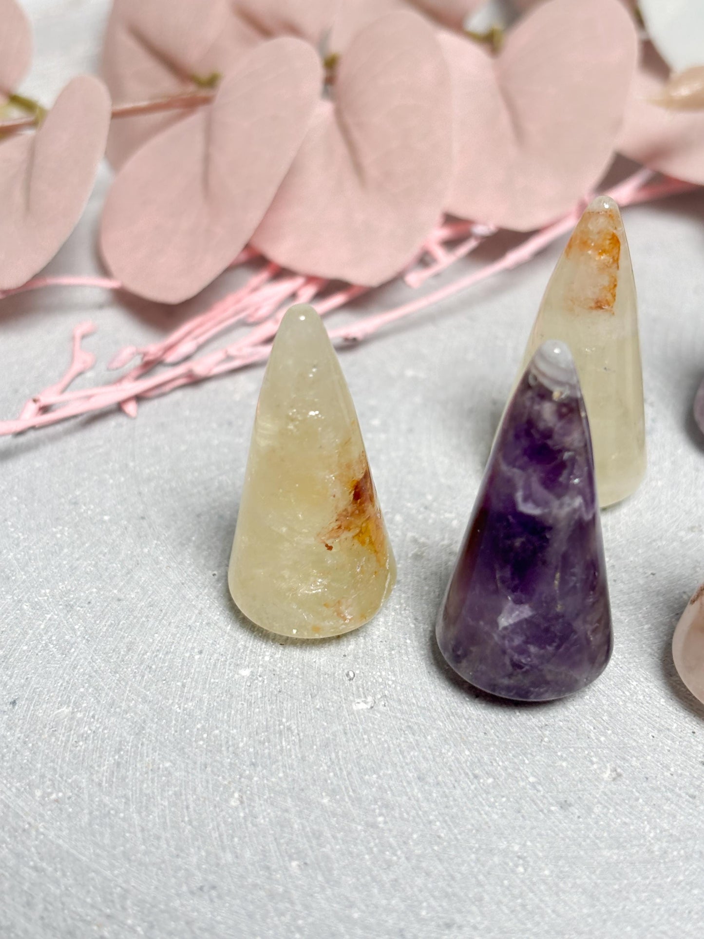 Kleine Kristallkegel aus Amethyst, Citrin & Rosenquarz  ca. 3,8 x 1,7 cm, Edelstein Kegel, Healing Crystal Cone, Meditation Kristalle