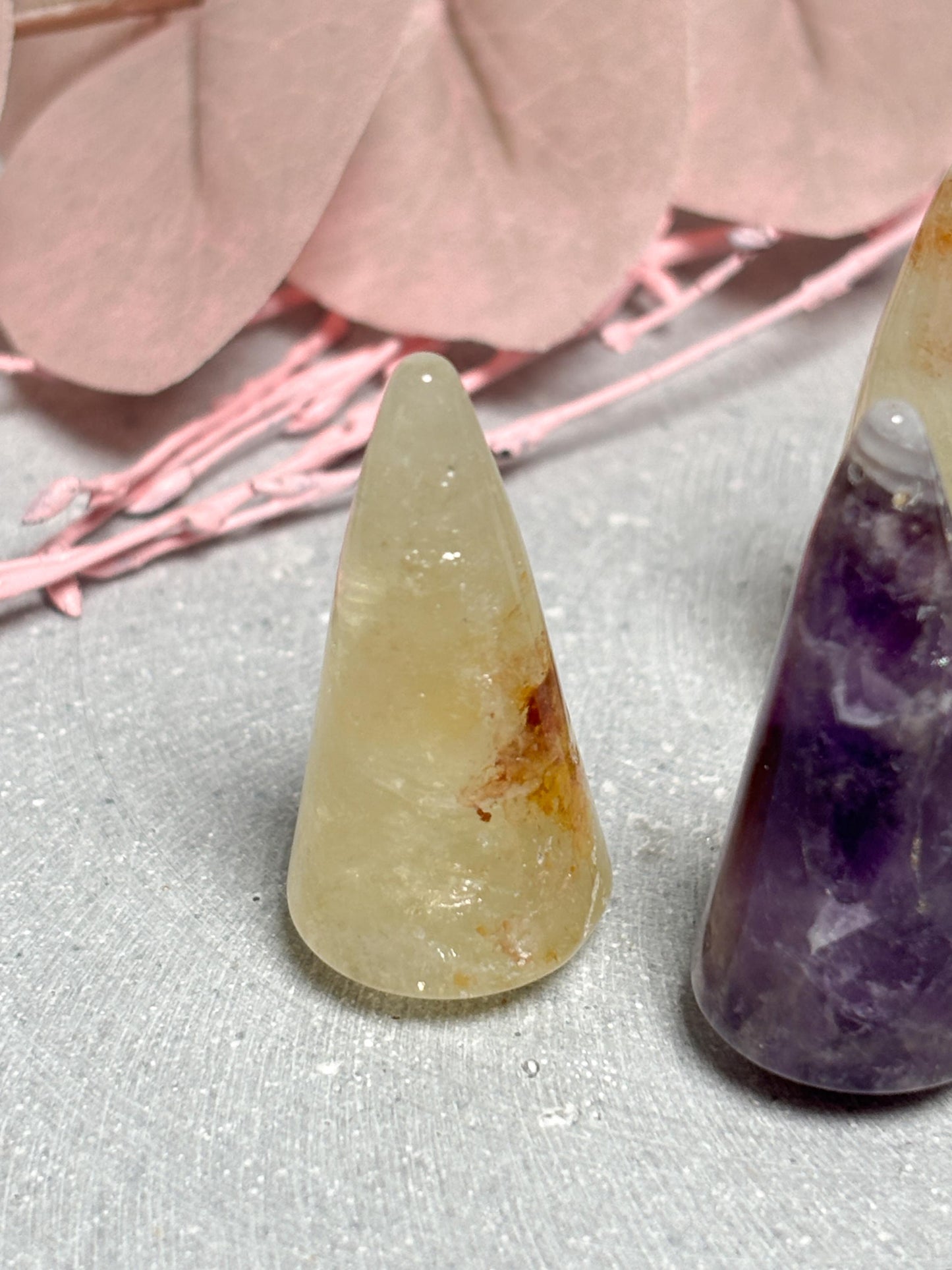 Kleine Kristallkegel aus Amethyst, Citrin & Rosenquarz  ca. 3,8 x 1,7 cm, Edelstein Kegel, Healing Crystal Cone, Meditation Kristalle