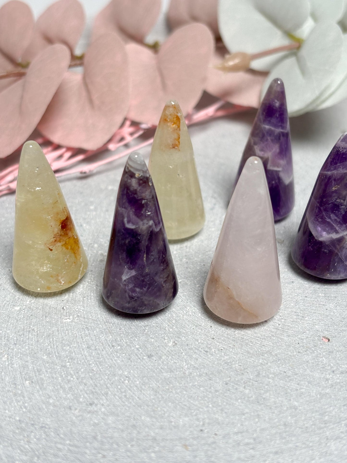 Kleine Kristallkegel aus Amethyst, Citrin & Rosenquarz  ca. 3,8 x 1,7 cm, Edelstein Kegel, Healing Crystal Cone, Meditation Kristalle