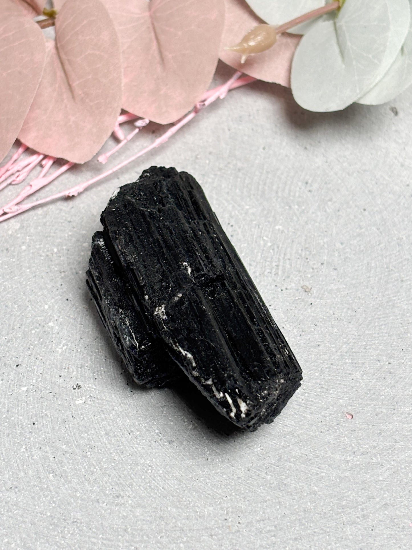 Turmalin Rohstein ca. 7,6x3,6x2,9 cm 109 g  schwarzer Turmalin Kristall, Schörl, Schutzstein, Naturstein Deko, Edelstein Sammlerstück