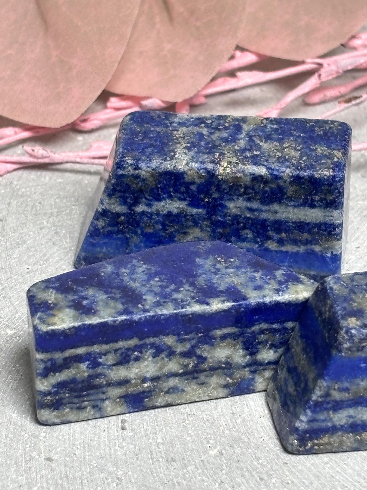Lapislazuli Würfel | kleiner Naturstein Cube | blau-goldener Lapislazuli Kristall | Deko Würfel Stein | ca. 3,8 cm