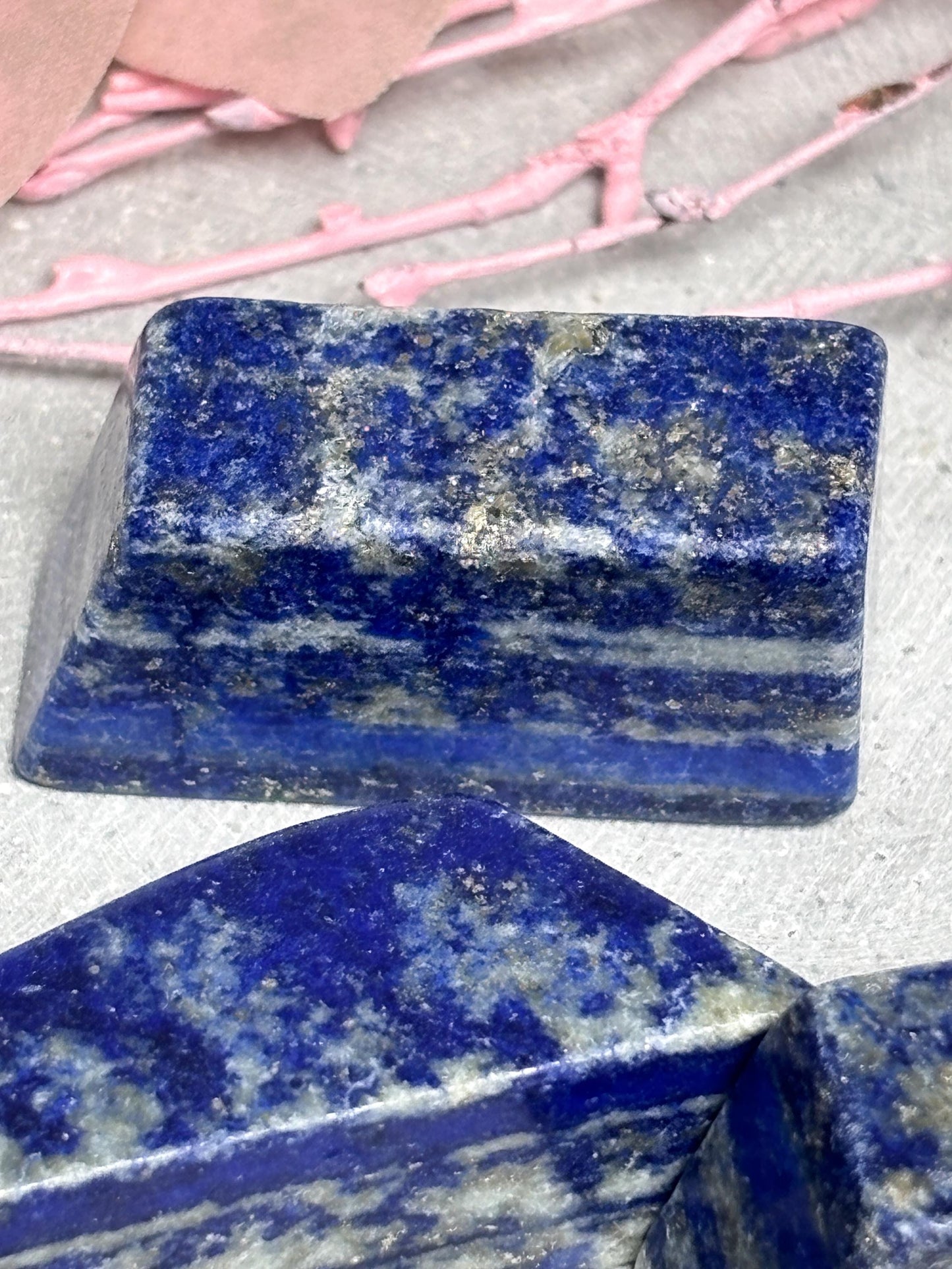Lapislazuli Würfel | kleiner Naturstein Cube | blau-goldener Lapislazuli Kristall | Deko Würfel Stein | ca. 3,8 cm