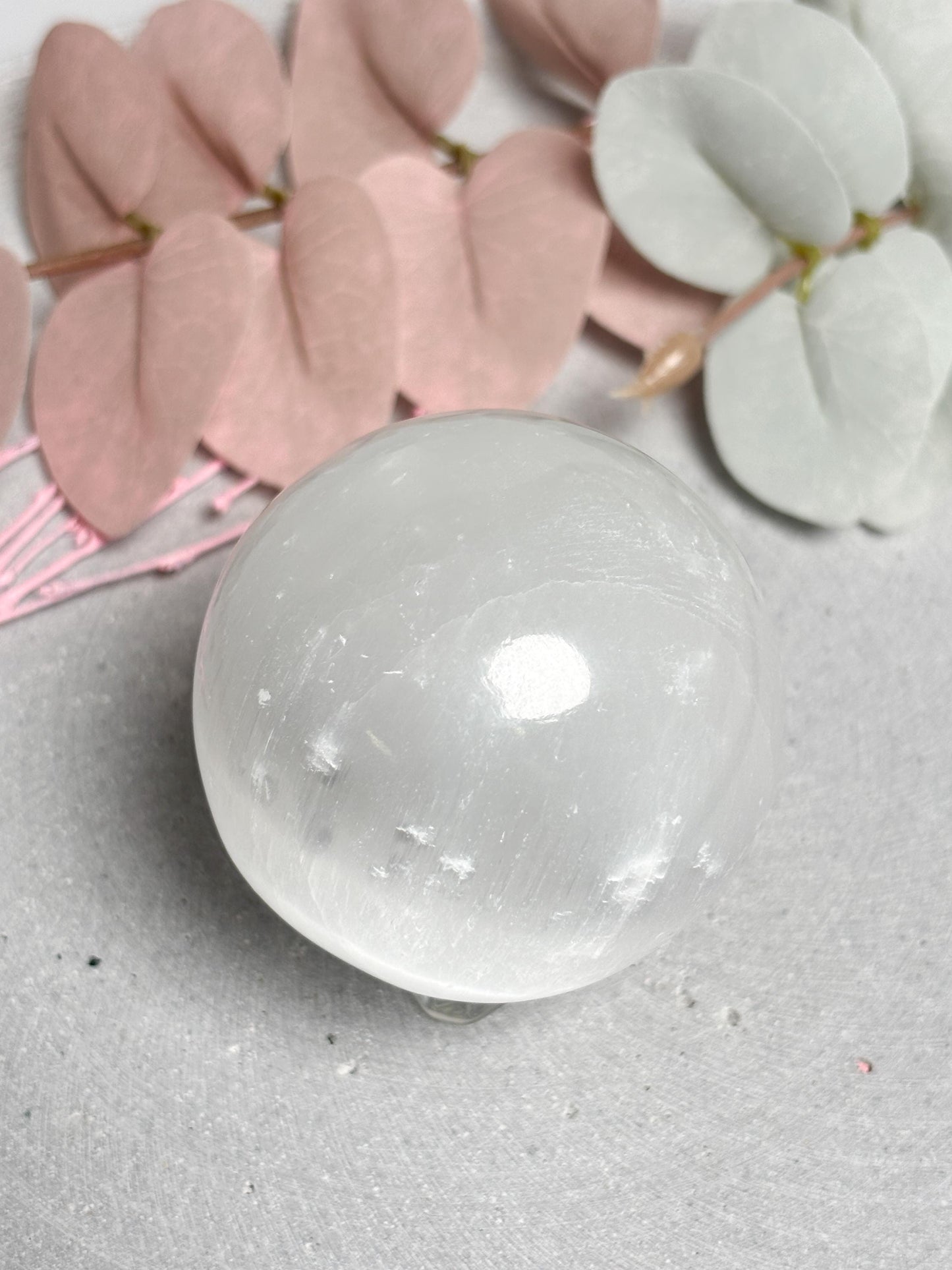 Selenit Kugel ca. 5,8 cm  weiße Kristallkugel, Satin Spar Sphere, Naturstein Deko, Healing Crystal Ball, Selenite Sphere