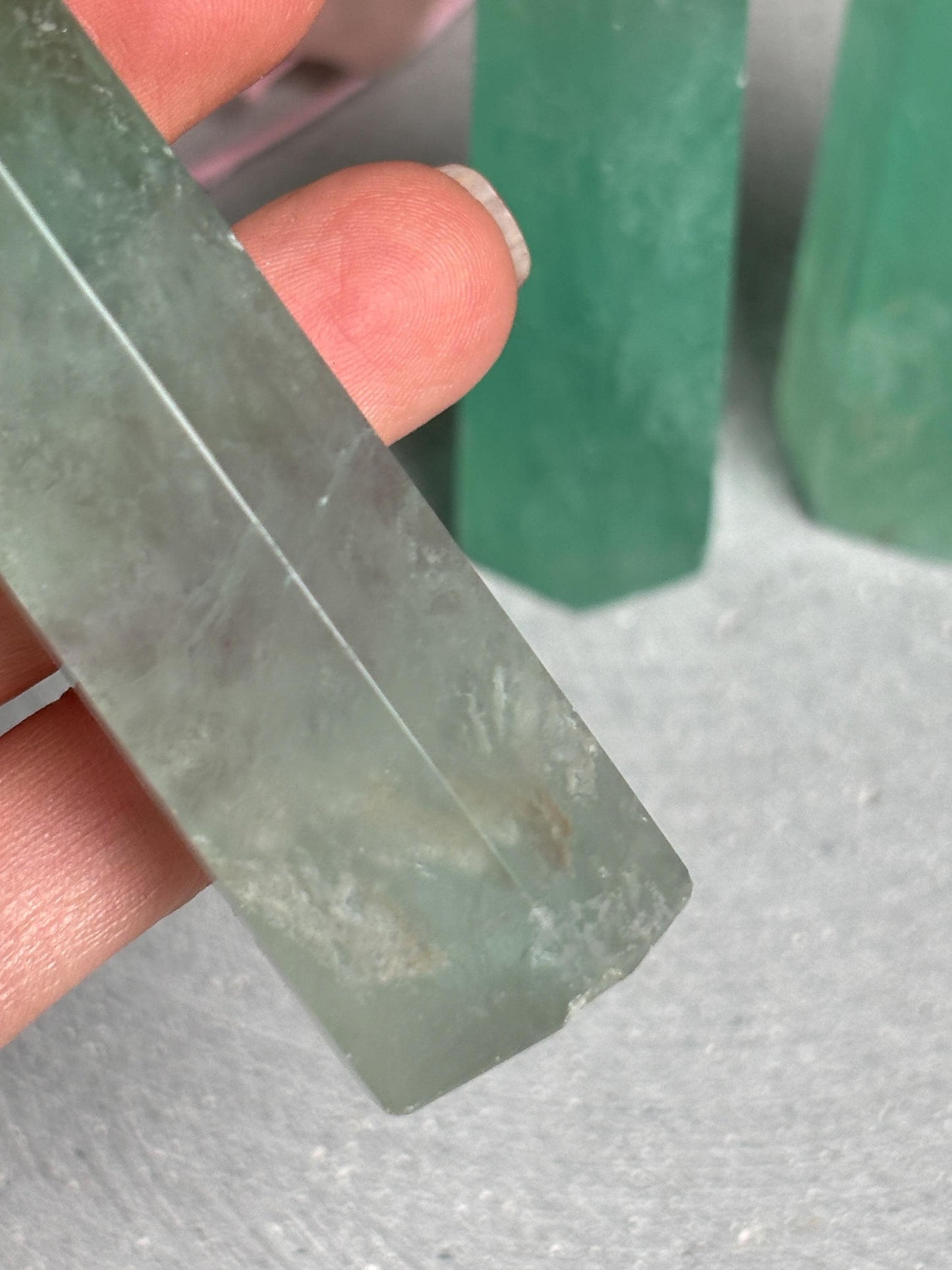 Grüner Fluorit Turm  zwei Größen erhältlich, Fluorit Kristallturm, Edelstein Tower, Naturstein Deko, Green Fluorite Crystal Point