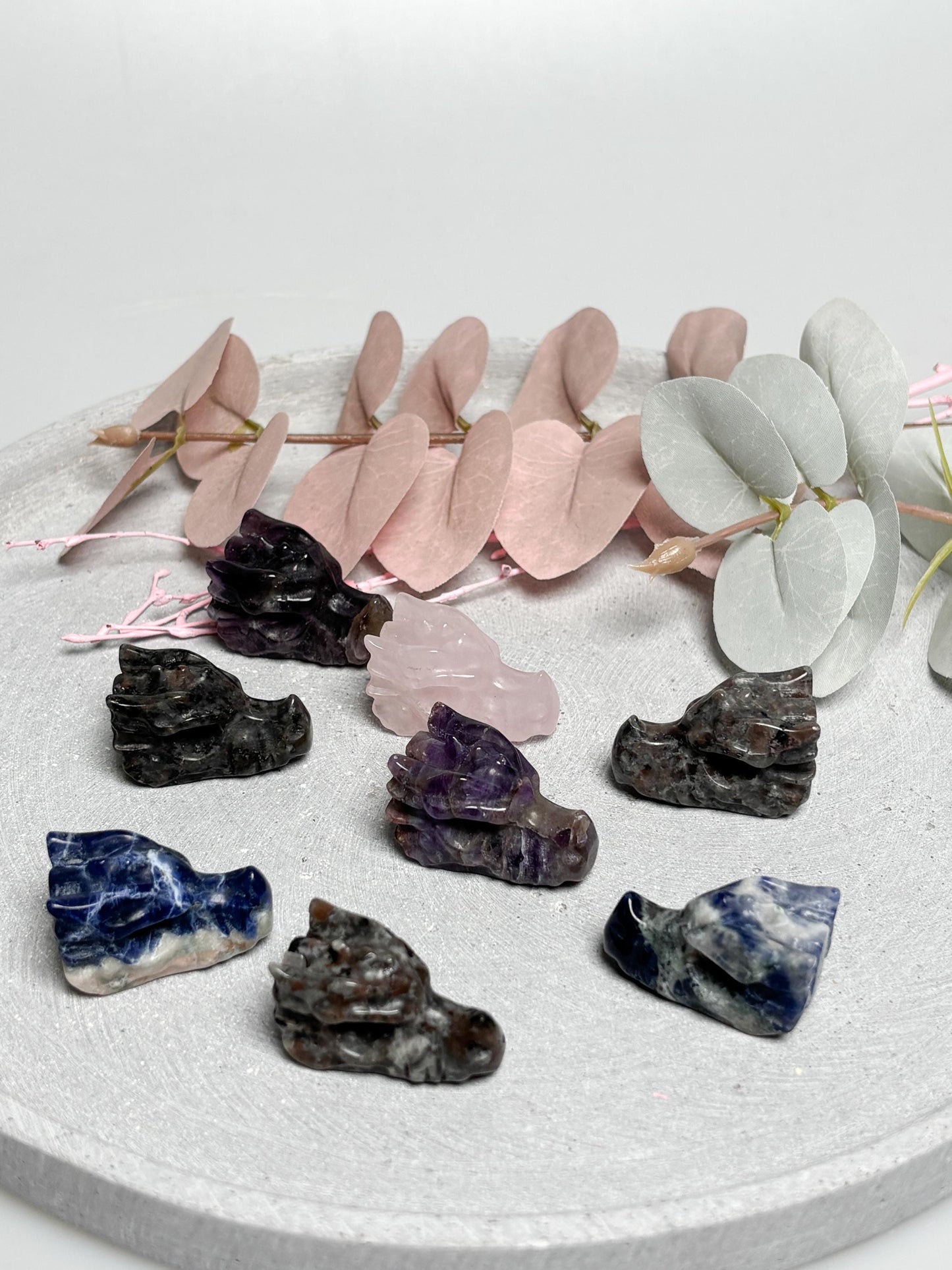 Drachenkopf Carving ca. 3,3 cm  kleine Kristallfigur in Yooperlite, Sodalit, Rosenquarz, Amethyst oder Aventurin, Crystal Dragon Head