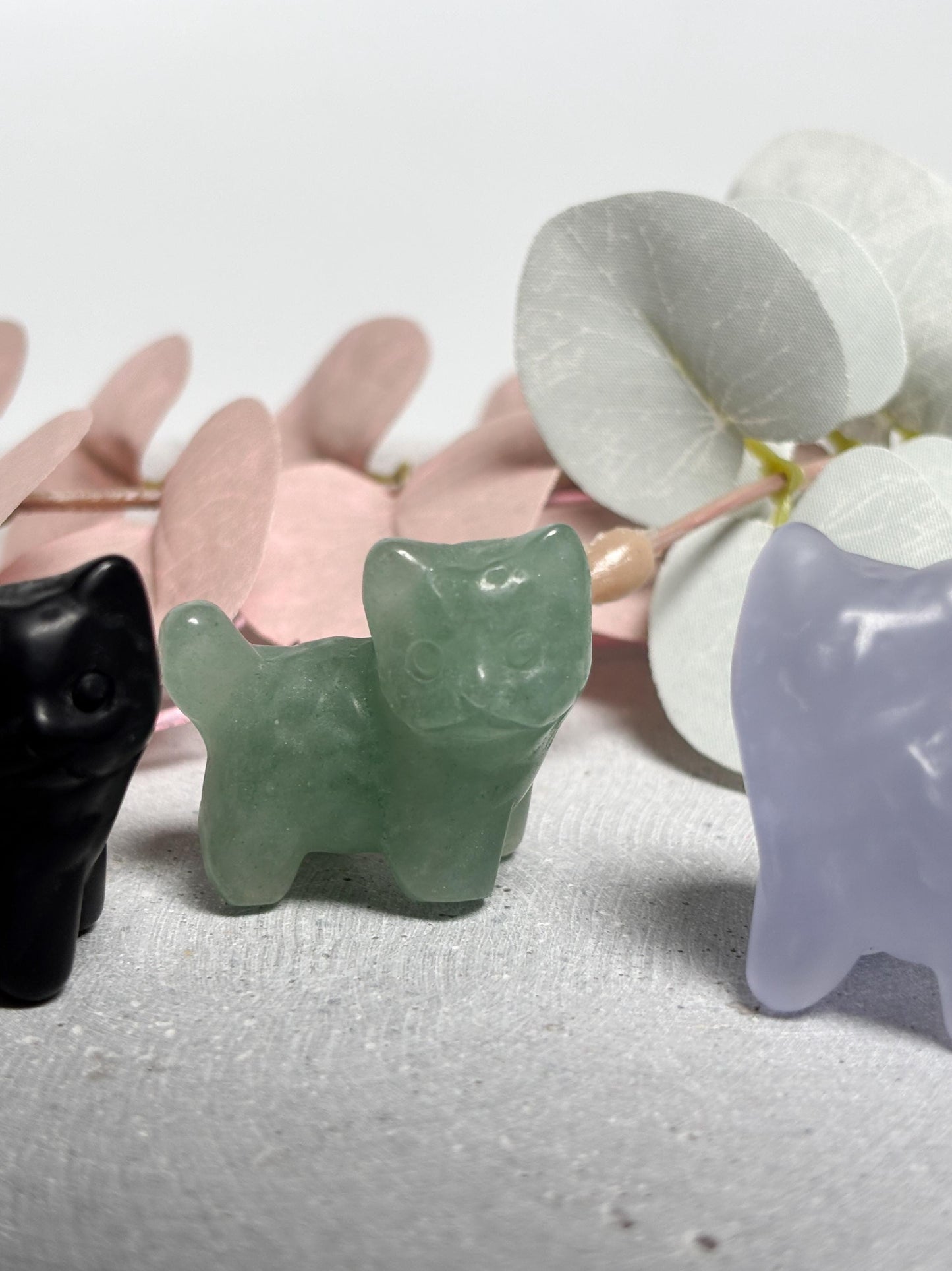 Katzen Carving ca. 3,4 cm  kleine Katzenfigur in Obsidian, grünem Aventurin oder lila Katzenauge, Kristallfigur, Crystal Cat