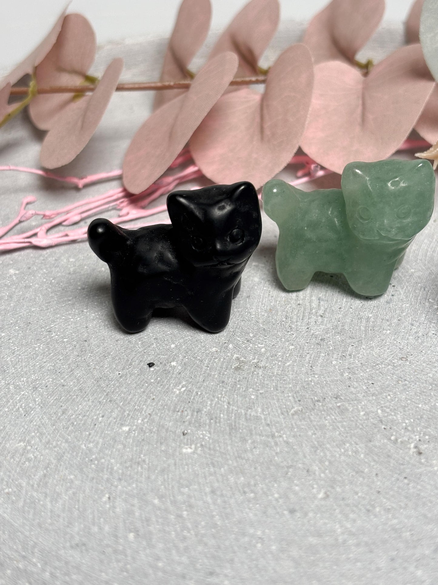 Katzen Carving ca. 3,4 cm  kleine Katzenfigur in Obsidian, grünem Aventurin oder lila Katzenauge, Kristallfigur, Crystal Cat