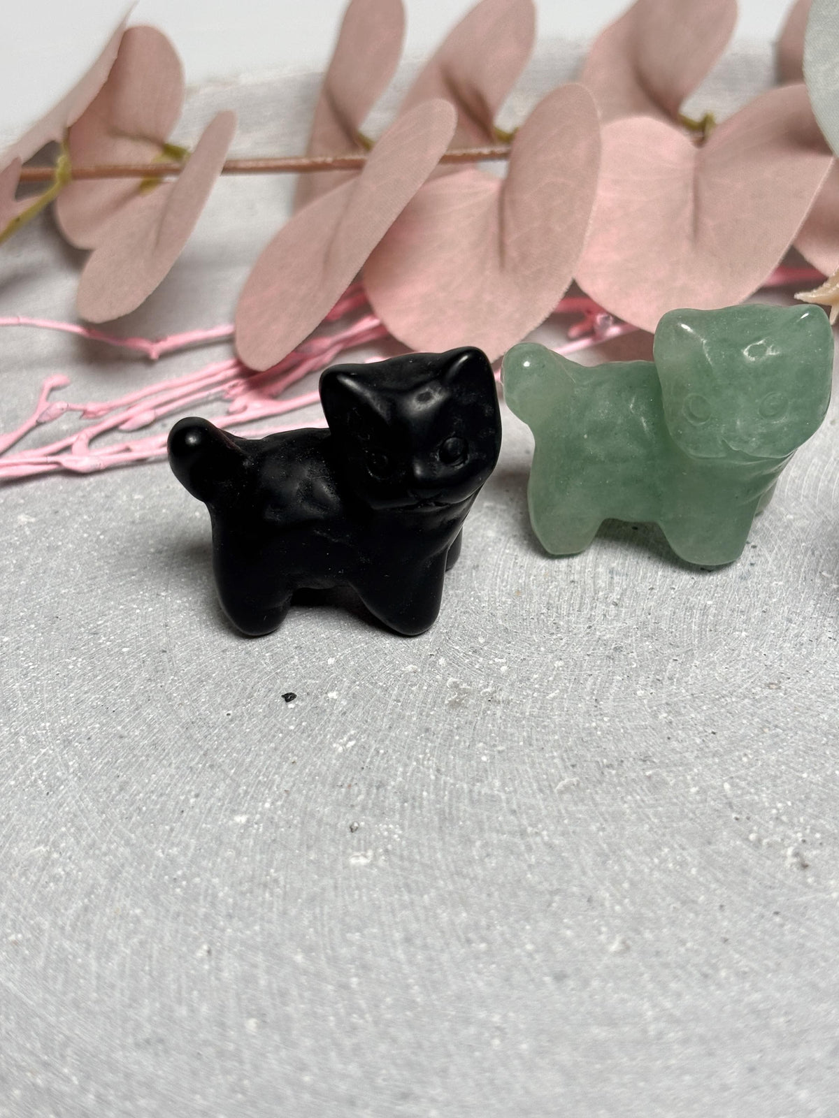 Katzen Carving ca. 3,4 cm  kleine Katzenfigur in Obsidian, grünem Aventurin oder lila Katzenauge, Kristallfigur, Crystal Cat