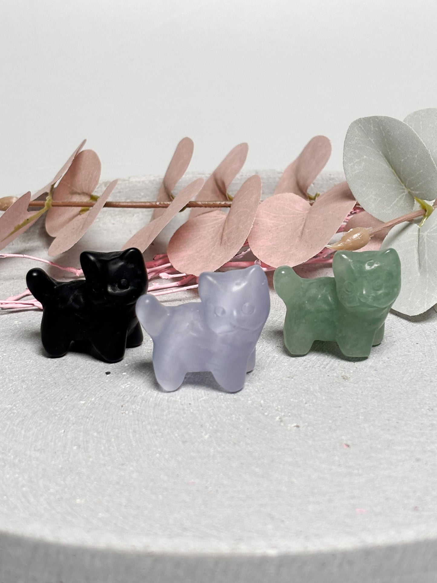 Katzen Carving ca. 3,4 cm  kleine Katzenfigur in Obsidian, grünem Aventurin oder lila Katzenauge, Kristallfigur, Crystal Cat