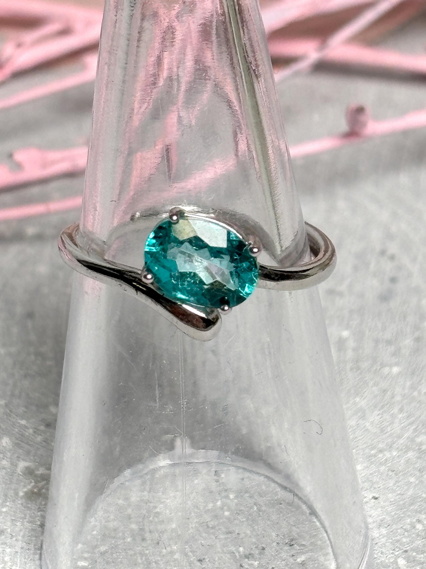 Edelstahlring mit ovalem Apatitstein  größenverstellbarer Ring  türkisblauer Kristallring  Edelstahl Schmuck