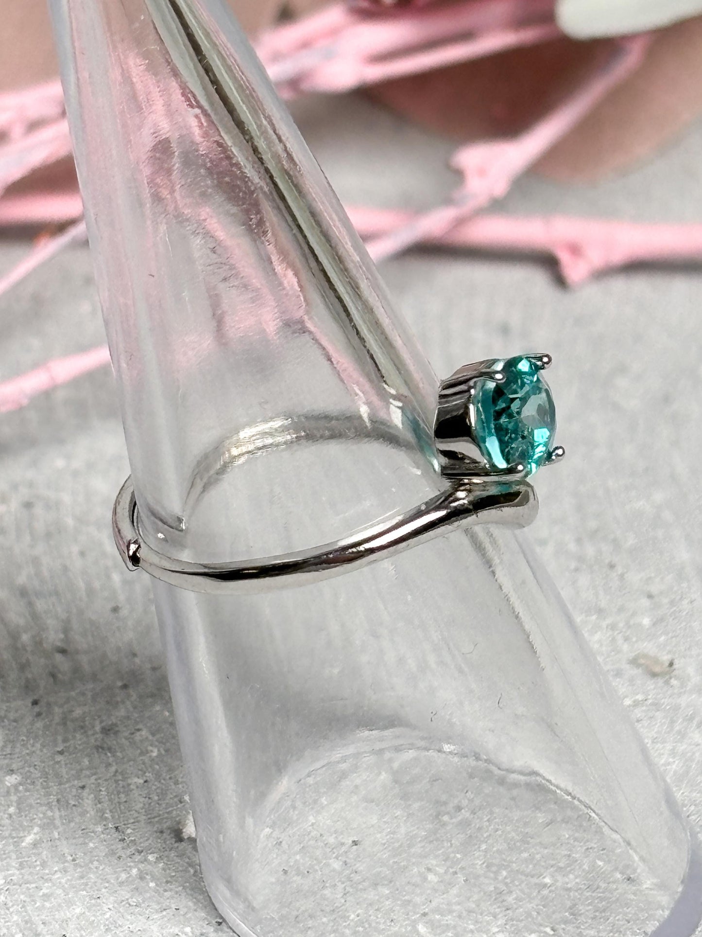 Edelstahlring mit ovalem Apatitstein  größenverstellbarer Ring  türkisblauer Kristallring  Edelstahl Schmuck