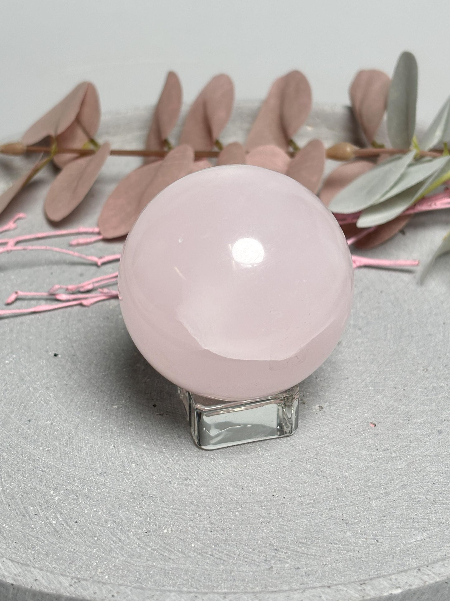 Pink Calcit Kugel 5,8cm  UV-reaktive Kristallkugel  fluoreszierender Calcit  runde Deko Kugel aus Naturstein