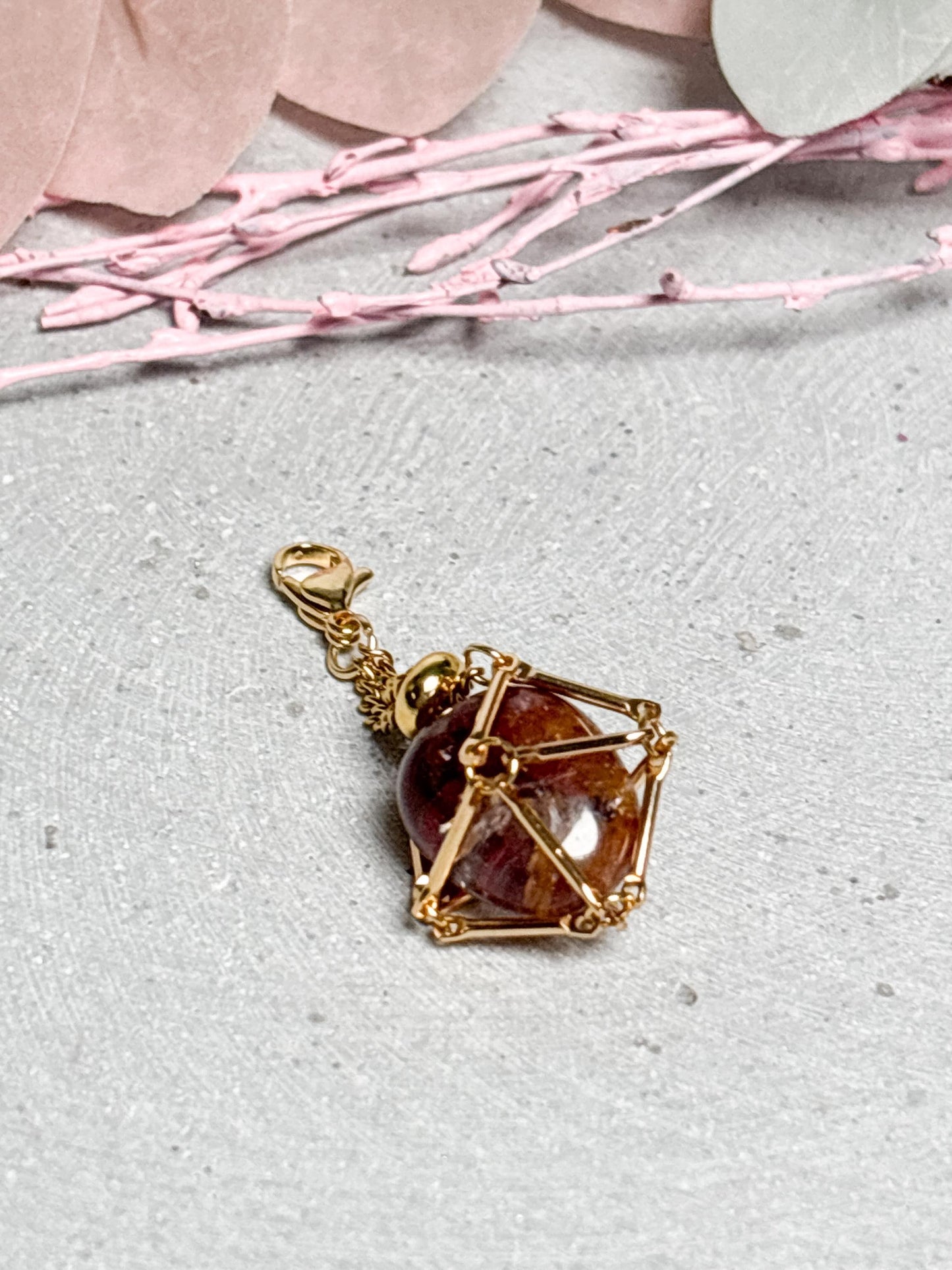 Netzanhänger Gold ca. 2,2 cm  Crystal Cage für kleine Trommelsteine, goldfarbener Kristallhalter, Anhänger für Steine