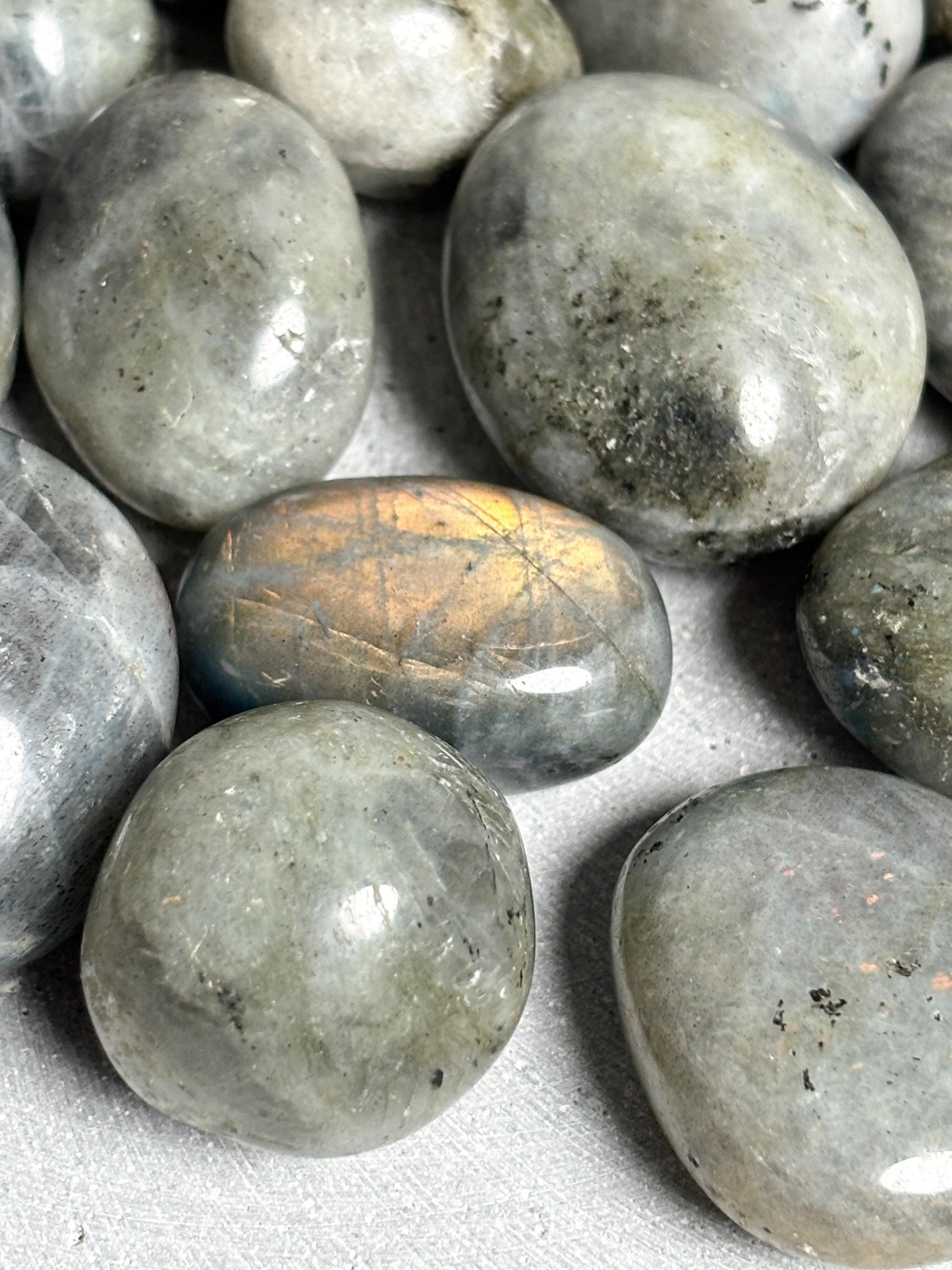 Labradorit Trommelsteine  klein ca. 2,5 cm & groß ca. 3 cm  polierte Labradorit Steine mit Schimmer, Naturstein Tumbled Stones