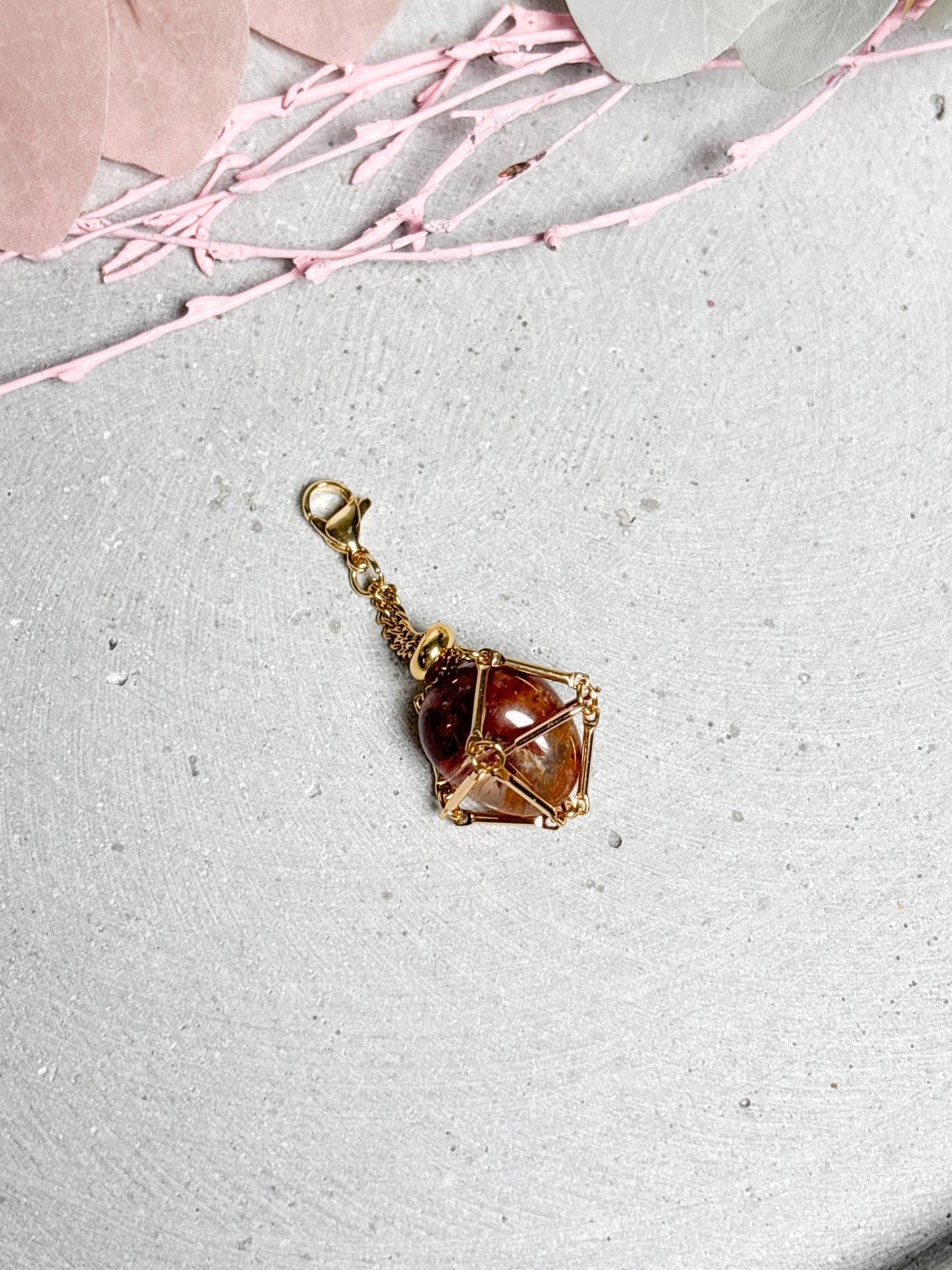 Netzanhänger Gold ca. 2,2 cm  Crystal Cage für kleine Trommelsteine, goldfarbener Kristallhalter, Anhänger für Steine