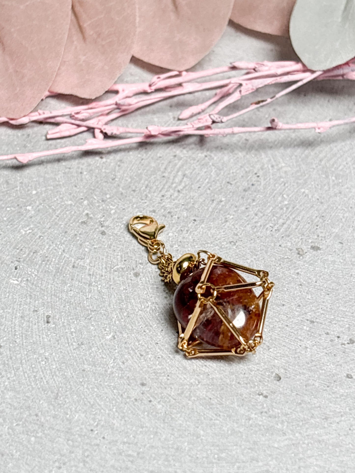 Netzanhänger Gold ca. 2,2 cm  Crystal Cage für kleine Trommelsteine, goldfarbener Kristallhalter, Anhänger für Steine