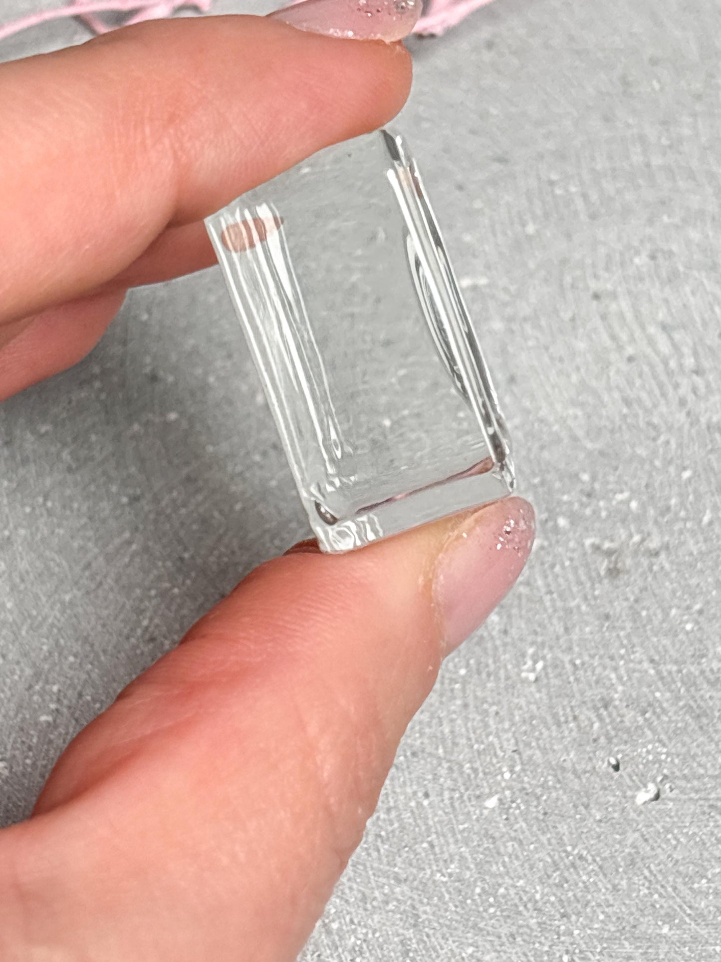 Minimalistischer Acrylglas Kugelhalter transparent  Kugelständer für Kristallkugeln, Mulde 2 cm, 2,5 × 2,5 × 1,3 cm