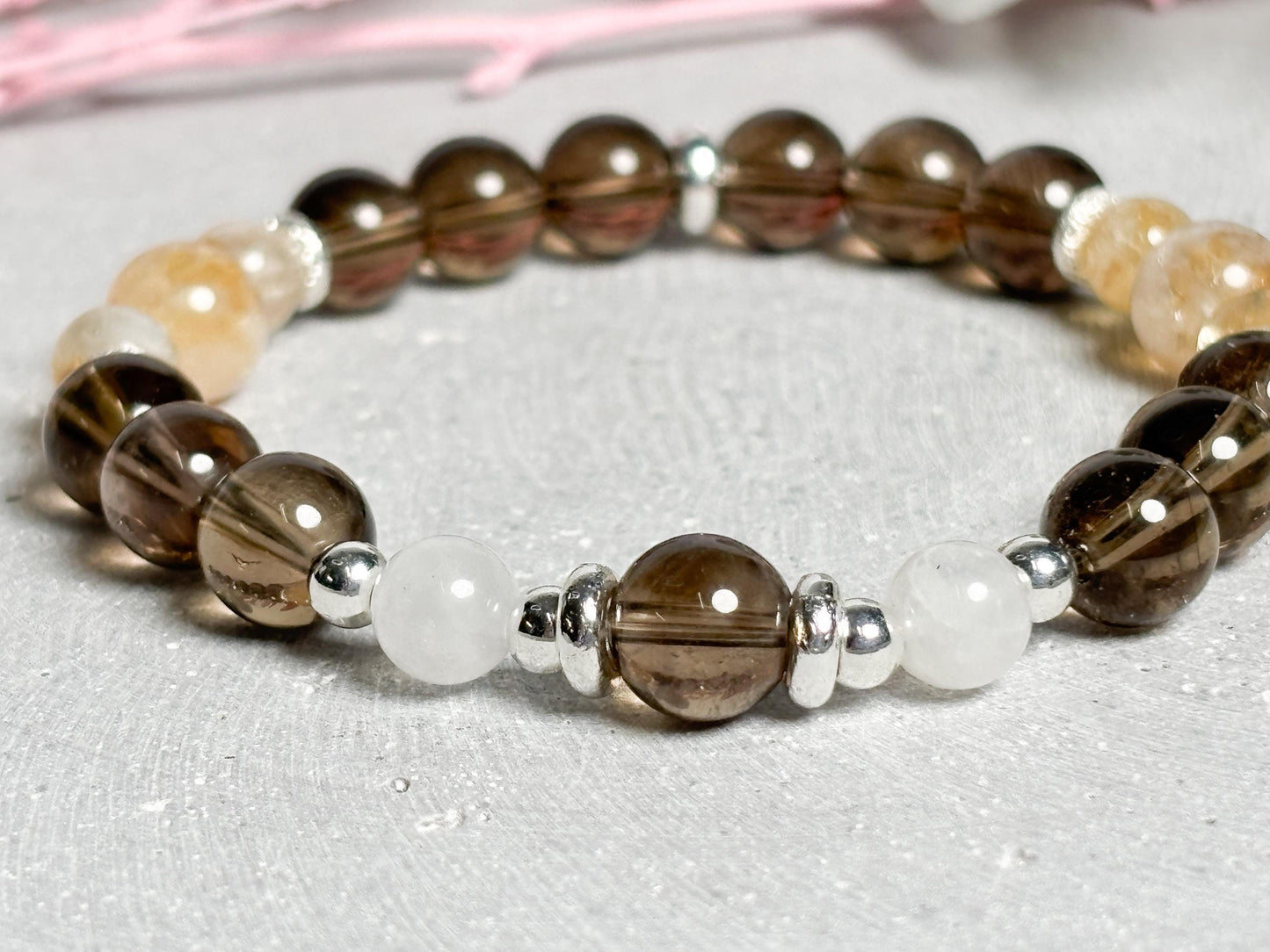 Feines Edelsteinarmband aus Rauchquarz, Golden Healer & Mondstein  elastisch mit Silberdetails