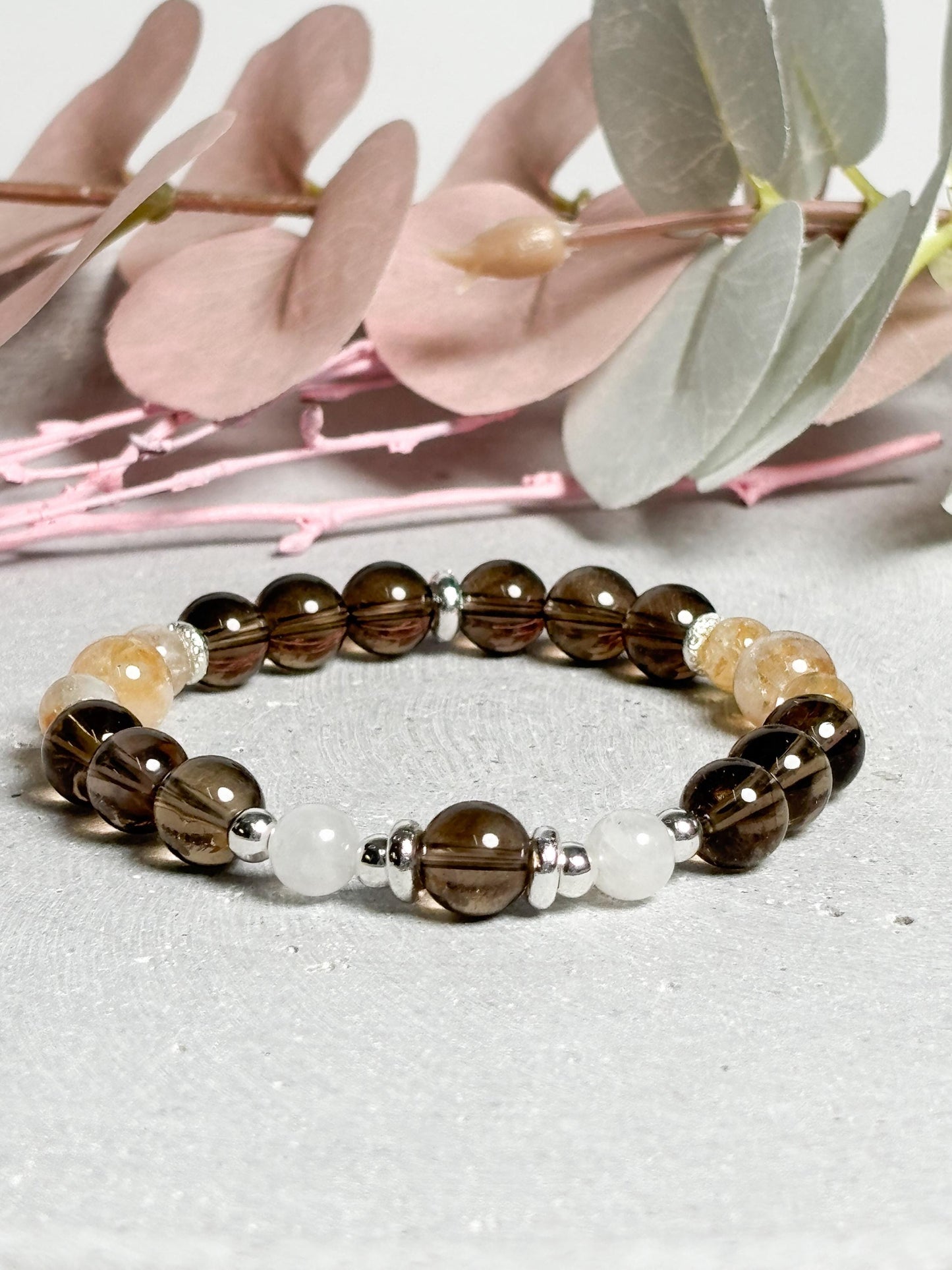 Feines Edelsteinarmband aus Rauchquarz, Golden Healer & Mondstein  elastisch mit Silberdetails