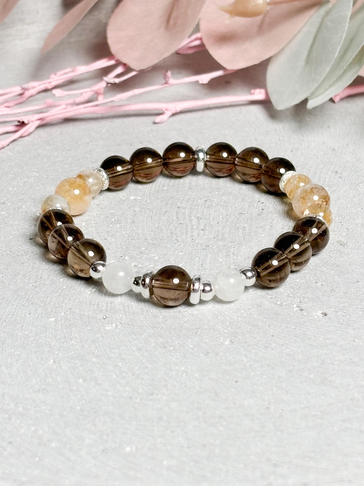 Feines Edelsteinarmband aus Rauchquarz, Golden Healer & Mondstein  elastisch mit Silberdetails