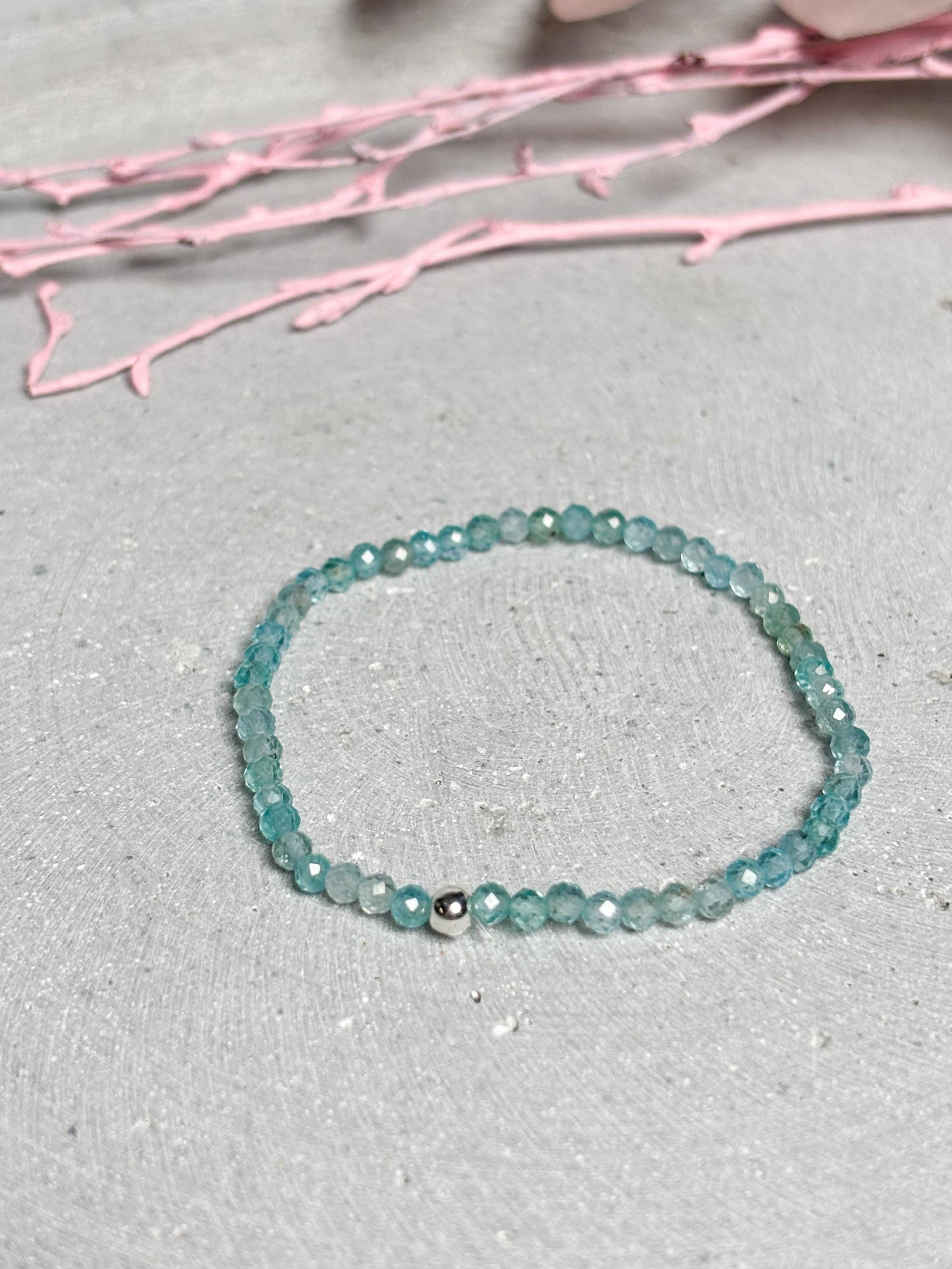 Ice Apatit Armband facettierte 4 mm Perlen elastisch zarter spiritueller Edelstein Schmuck