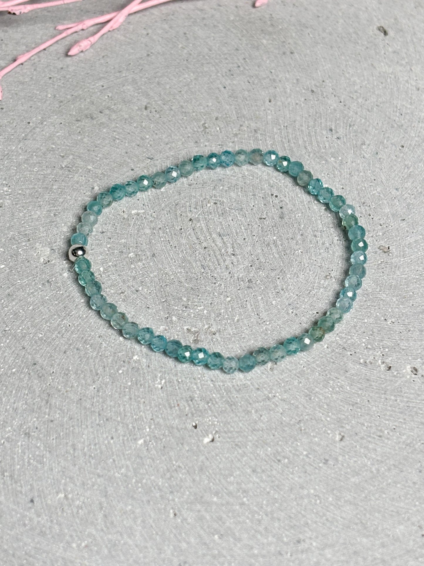 Ice Apatit Armband facettierte 4 mm Perlen elastisch zarter spiritueller Edelstein Schmuck