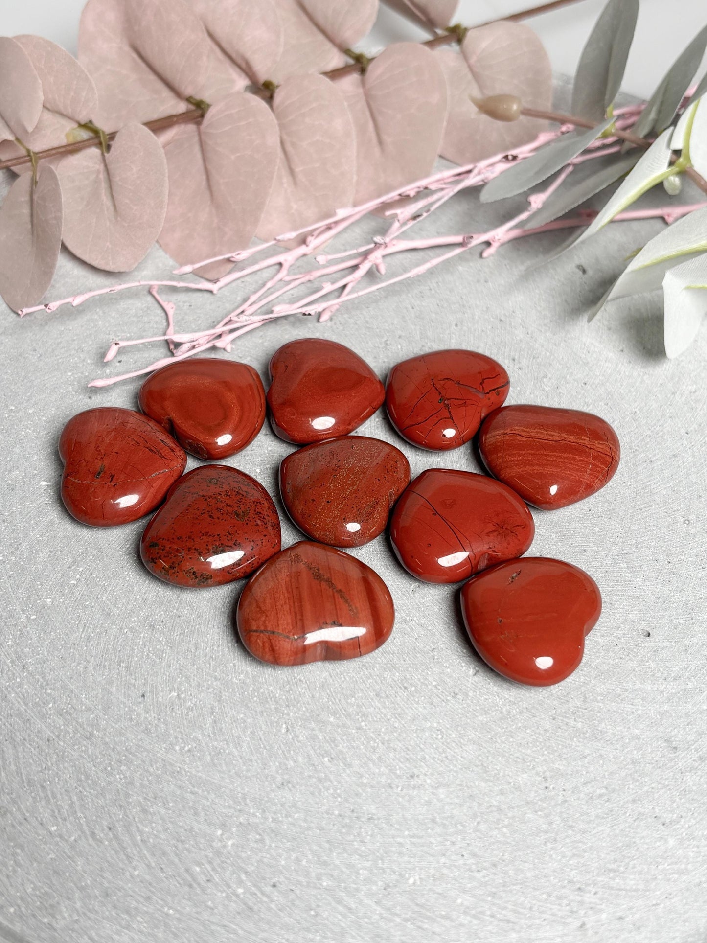 Roter Jaspis Herz Deko poliert  Edelstein Herz rot Naturstein  Größe ca. 2,4 x 2,7 cm  Kristall Deko & Sammlerstück