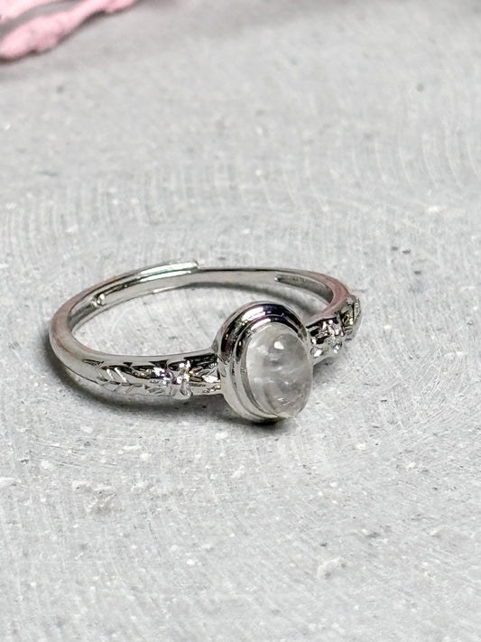 Edelstahlring mit ovalem Mondstein größenverstellbar | Mondstein Ring silberfarben | minimalistischer Edelsteinring