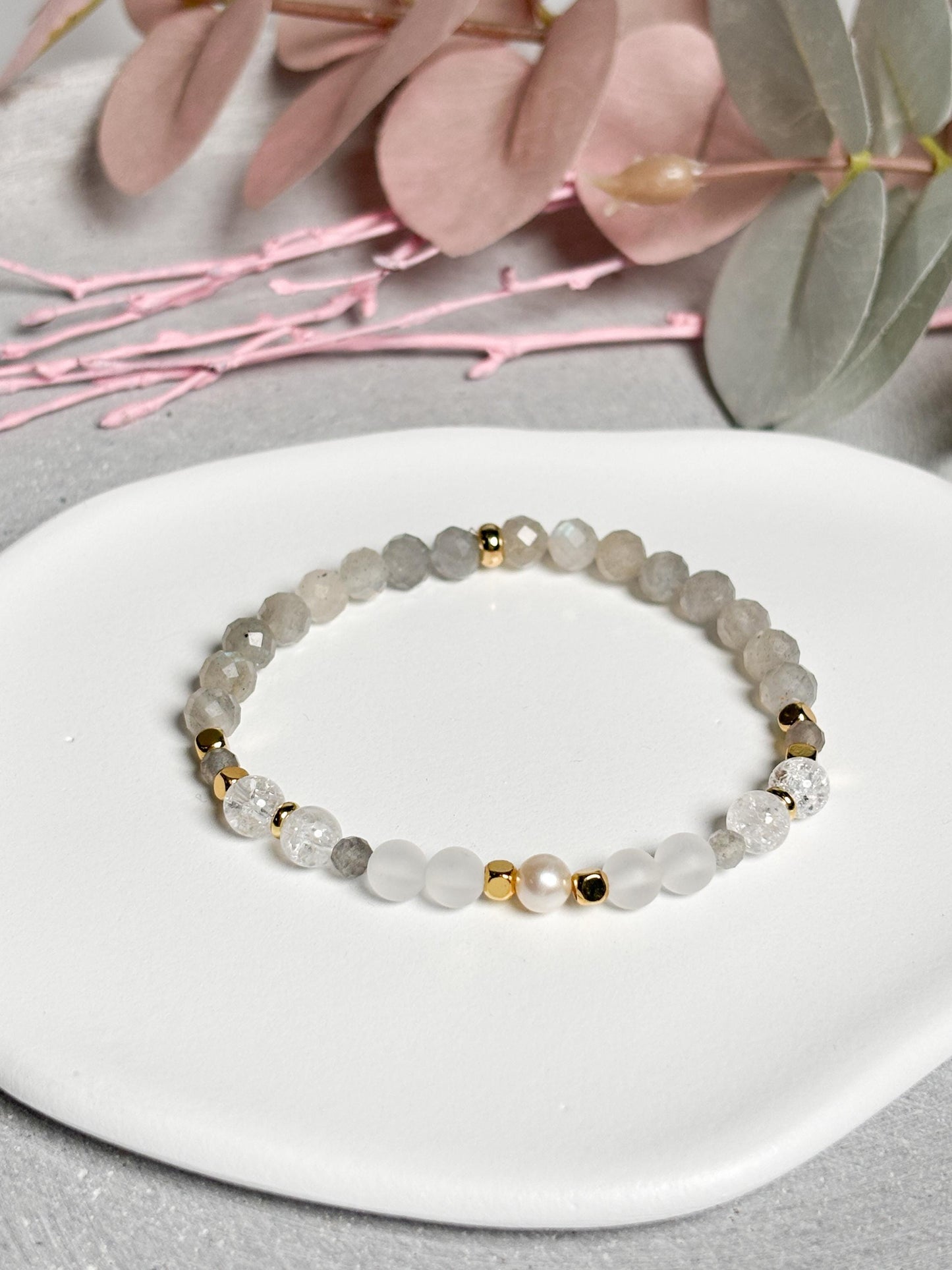 Elastisches Perlenarmband Labradorit facettiert 4mm & 6mm mit Bergkristall, Süßwasserperle, goldene Zwischenteile