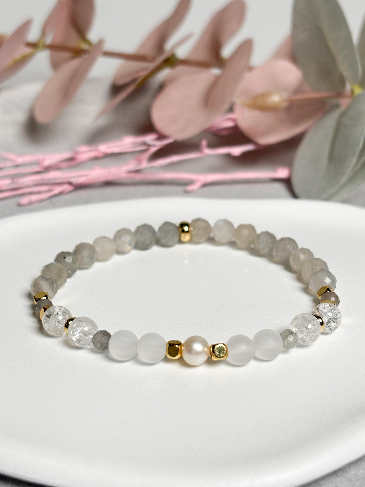 Elastisches Perlenarmband Labradorit facettiert 4mm & 6mm mit Bergkristall, Süßwasserperle, goldene Zwischenteile