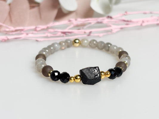Elastisches Turmalin Perlenarmband mit Rauchquarz und Labradorit 6 mm goldfarben