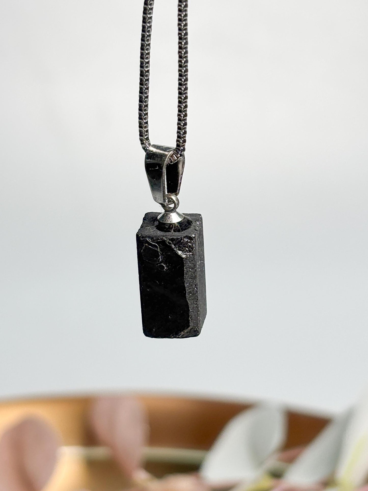 Schwarzer Turmalin Anhänger rechteckig ca. 1,6 cm Naturstein Kettenanhänger roh Edelstein Schmuck