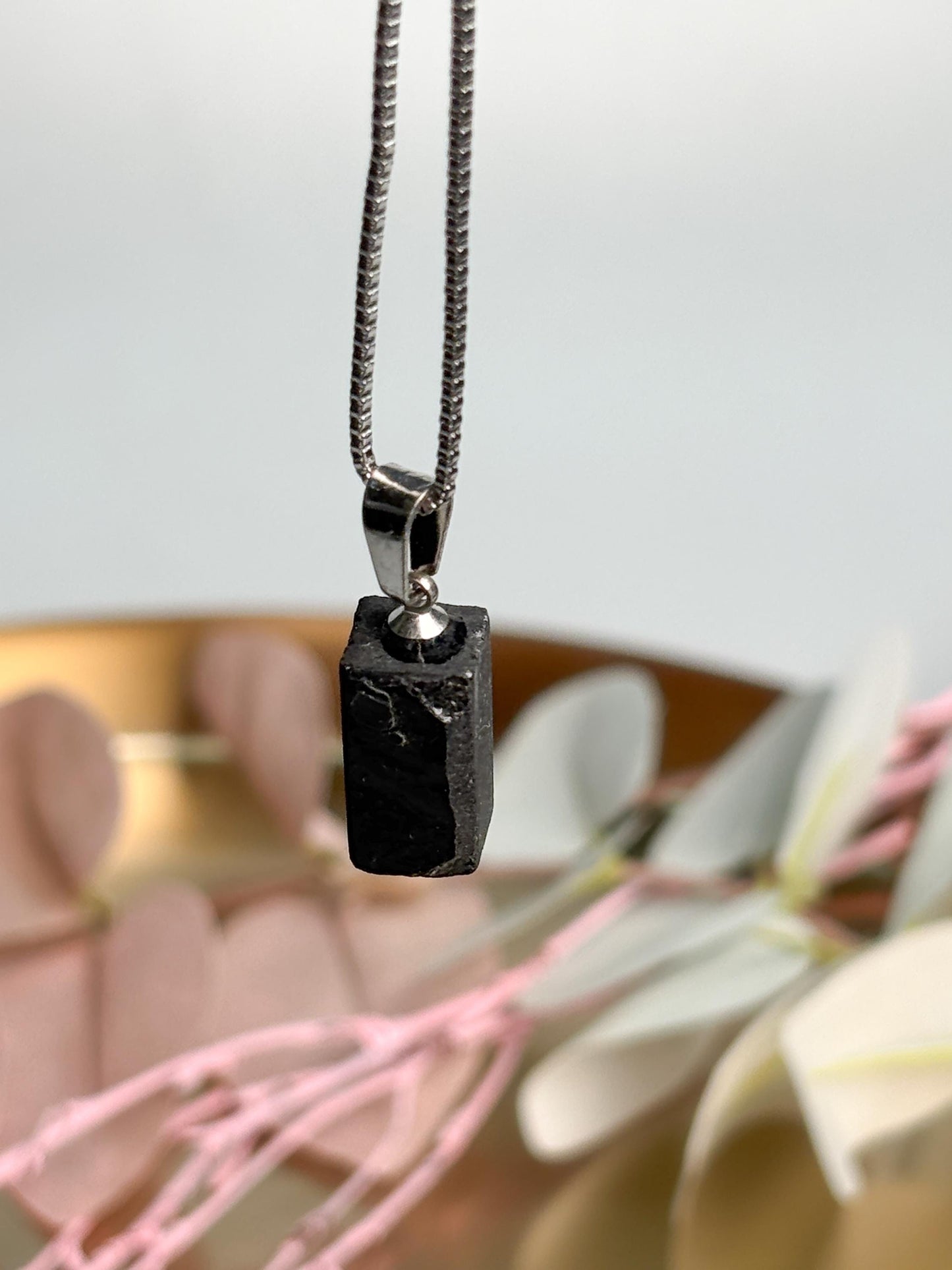 Schwarzer Turmalin Anhänger rechteckig ca. 1,6 cm Naturstein Kettenanhänger roh Edelstein Schmuck