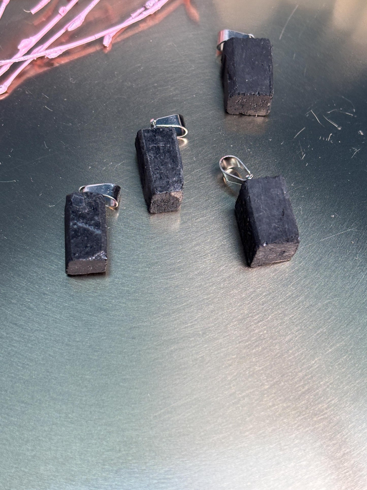 Schwarzer Turmalin Anhänger rechteckig ca. 1,6 cm Naturstein Kettenanhänger roh Edelstein Schmuck