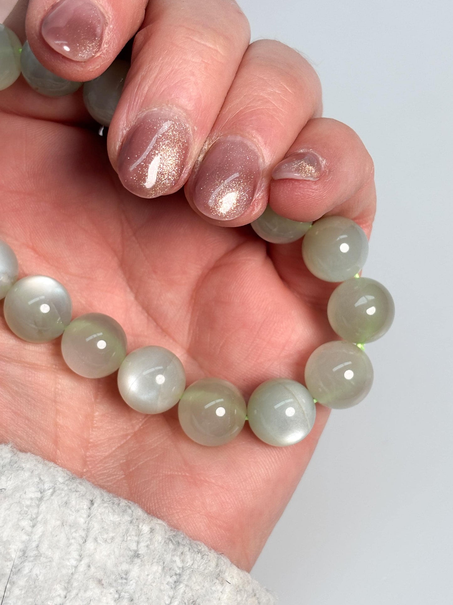 Grüner Mondstein Armband elastisch | Perlenarmband 11mm | Kristallschmuck Damen