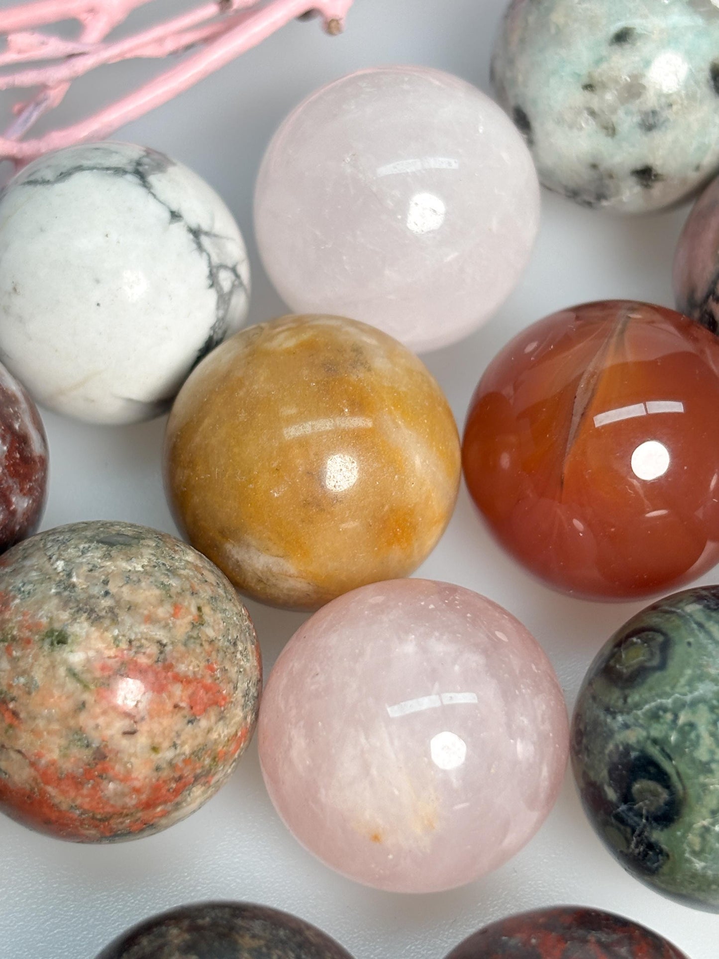 Kristallkugeln 2 cm verschiedene Steine schwarzer Mondstein Rhodonit Rosenquarz Bergkristall Naturstein Kugel