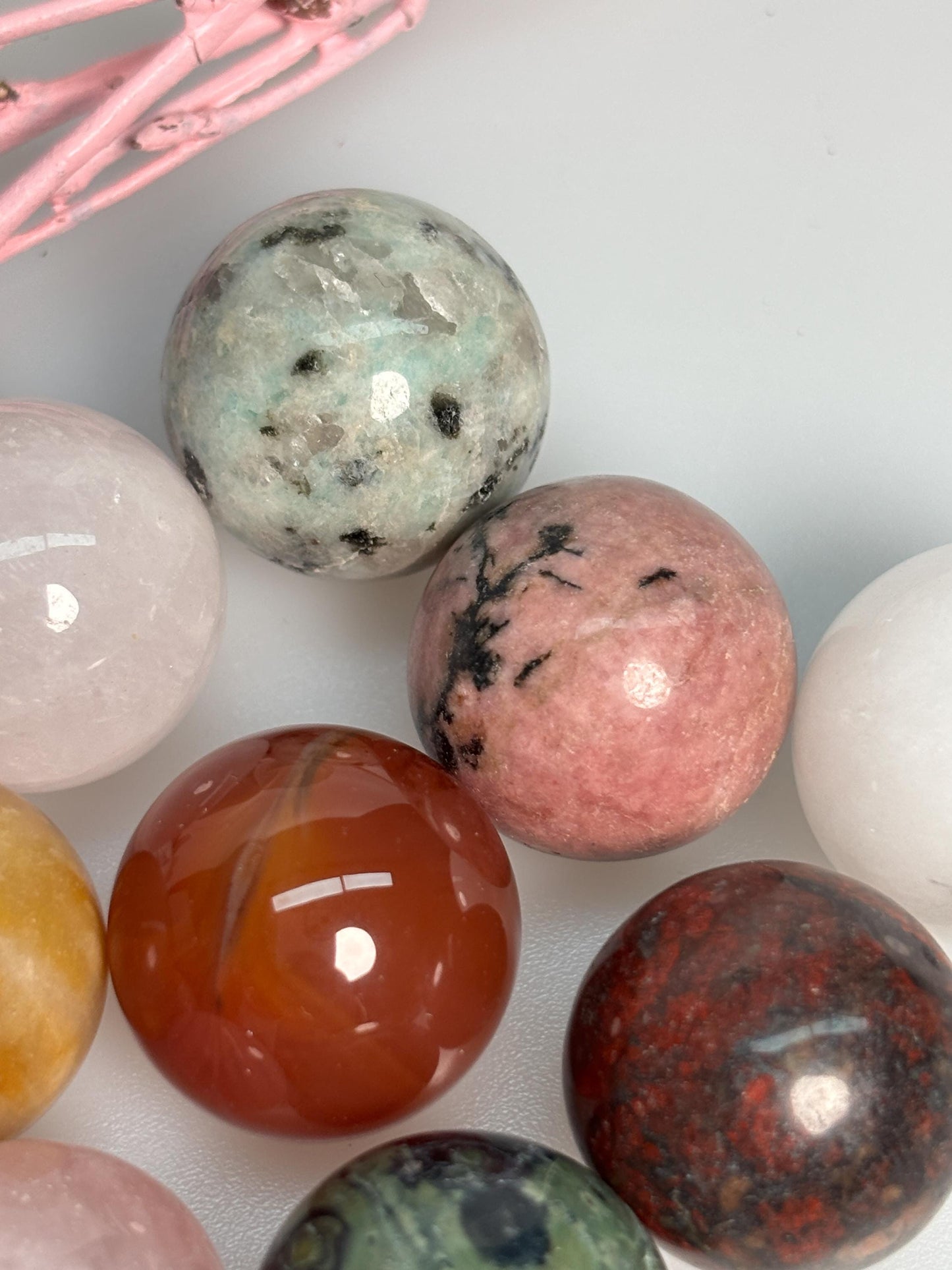 Kristallkugeln 2 cm verschiedene Steine schwarzer Mondstein Rhodonit Rosenquarz Bergkristall Naturstein Kugel
