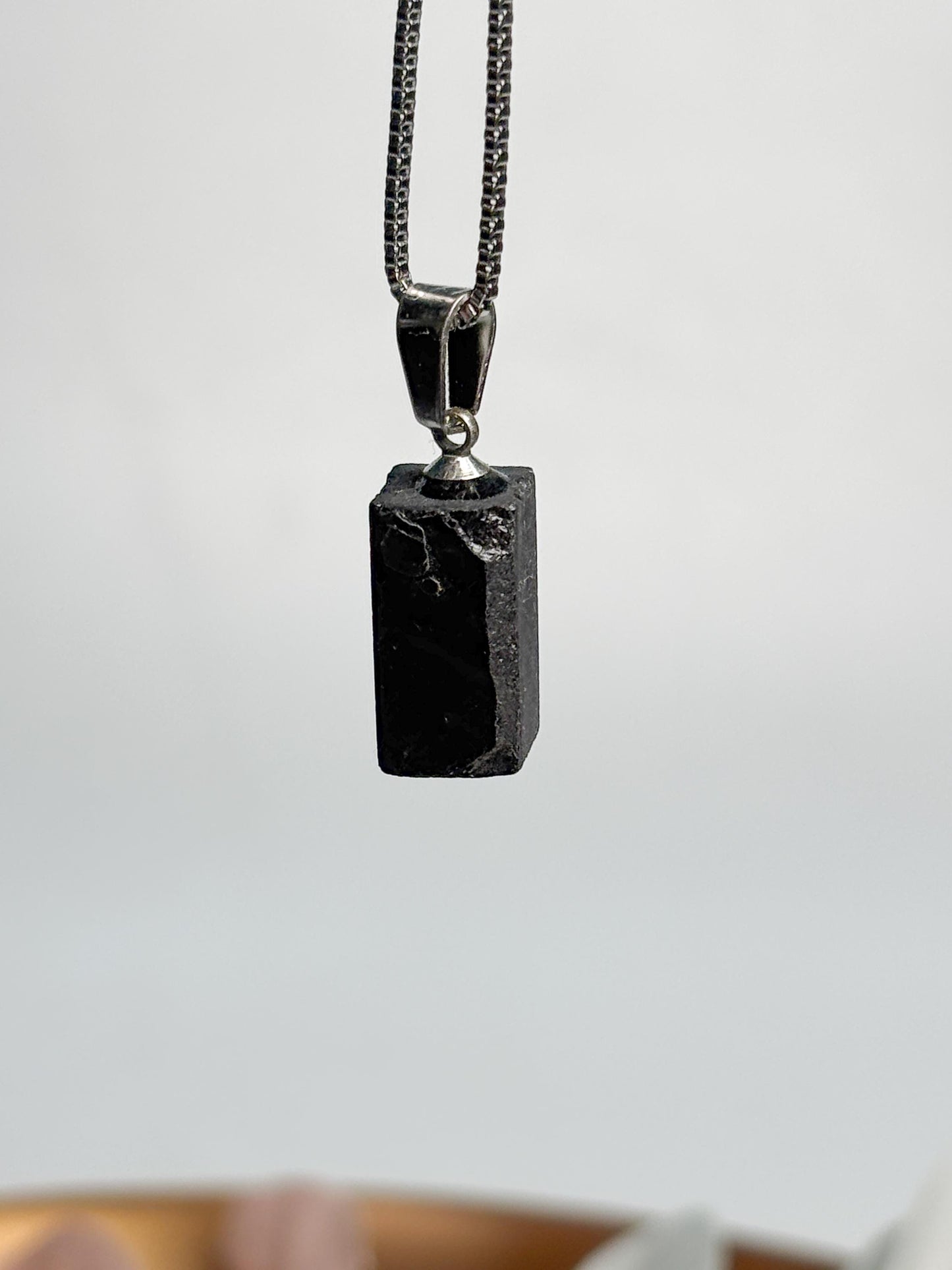 Schwarzer Turmalin Anhänger rechteckig ca. 1,6 cm Naturstein Kettenanhänger roh Edelstein Schmuck
