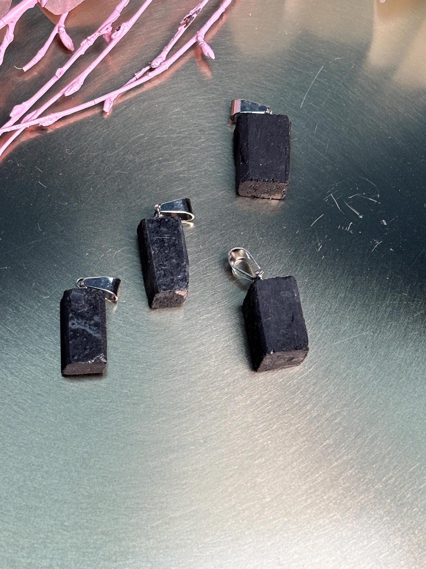 Schwarzer Turmalin Anhänger rechteckig ca. 1,6 cm Naturstein Kettenanhänger roh Edelstein Schmuck