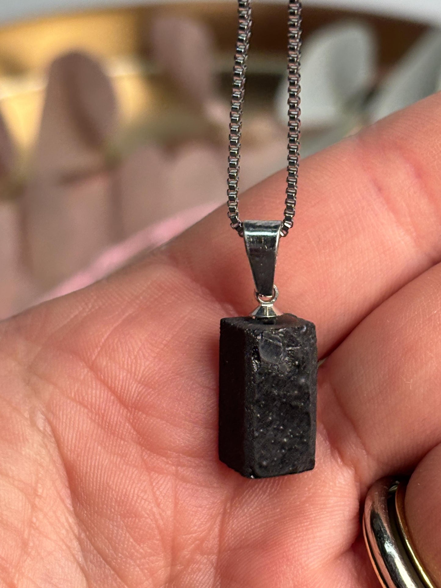 Schwarzer Turmalin Anhänger rechteckig ca. 1,6 cm Naturstein Kettenanhänger roh Edelstein Schmuck