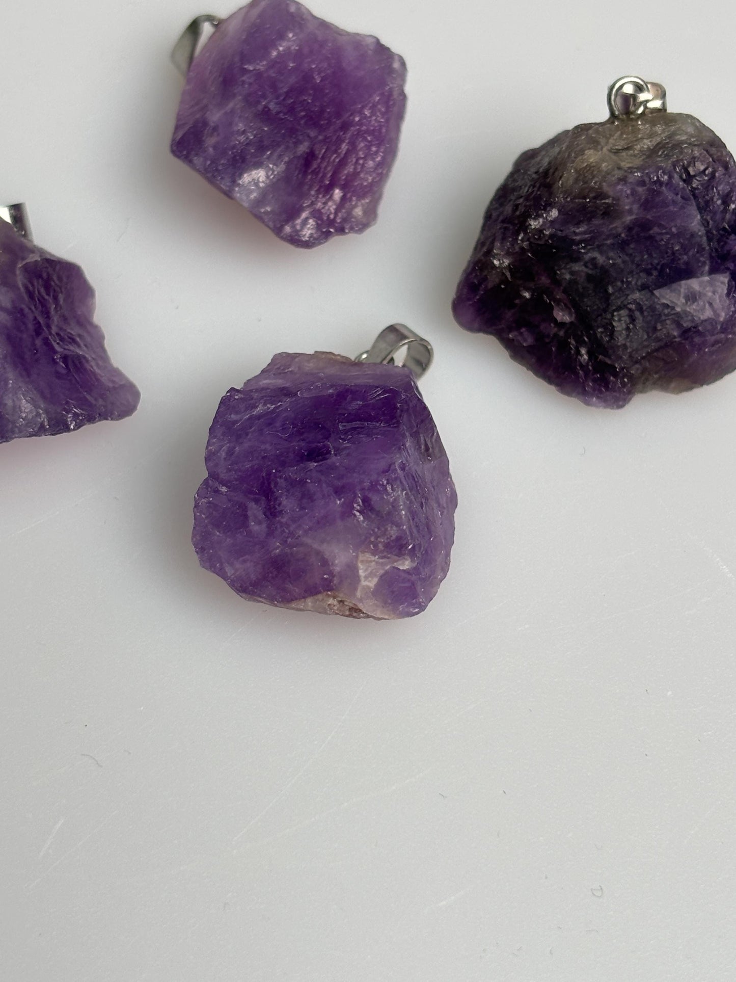 Amethyst Rohstein Anhänger ca. 2,2 cm Naturstein Kettenanhänger lila Edelstein Schmuck