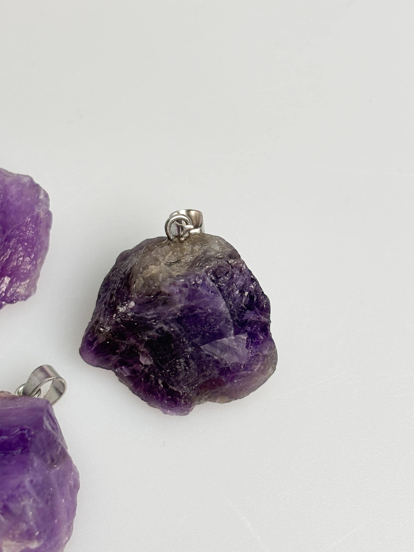 Amethyst Rohstein Anhänger ca. 2,2 cm Naturstein Kettenanhänger lila Edelstein Schmuck