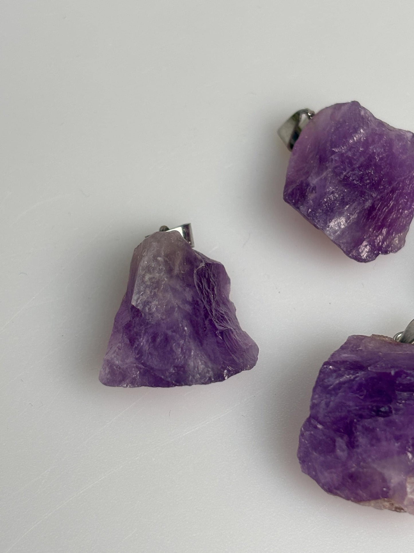 Amethyst Rohstein Anhänger ca. 2,2 cm Naturstein Kettenanhänger lila Edelstein Schmuck