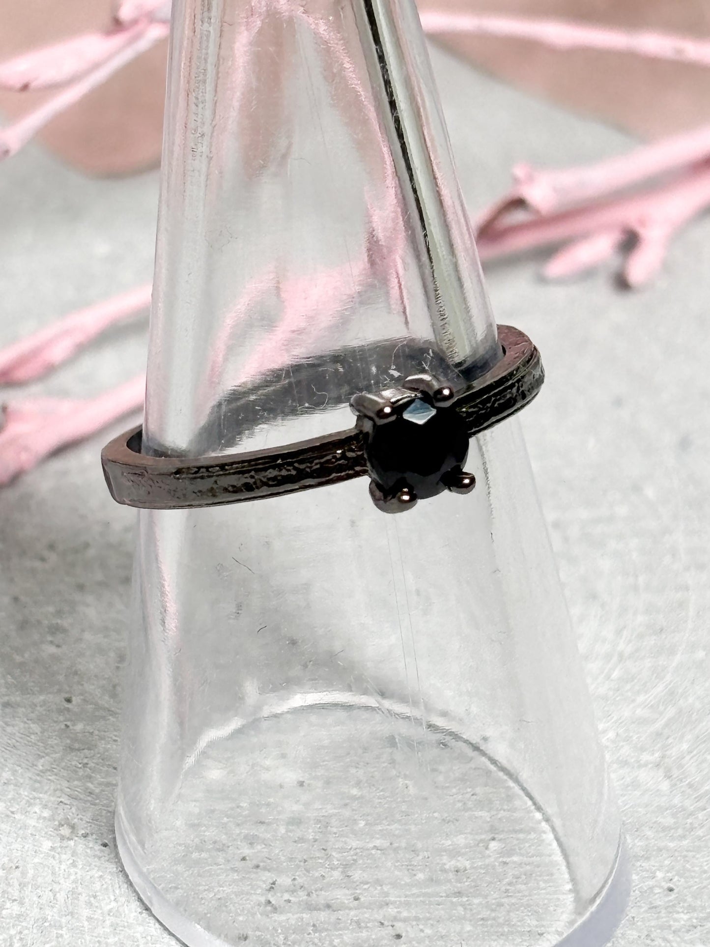 Schwarzer Edelstahlring mit Obsidian 4mm größenverstellbar minimalistischer Ring schwarzer Stein Edelstahlschmuck