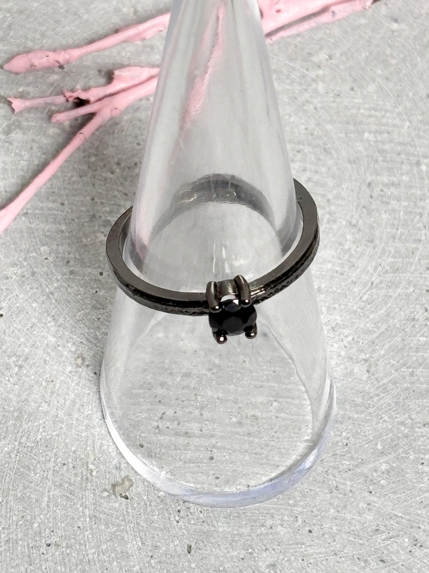 Schwarzer Edelstahlring mit Obsidian 4mm größenverstellbar minimalistischer Ring schwarzer Stein Edelstahlschmuck