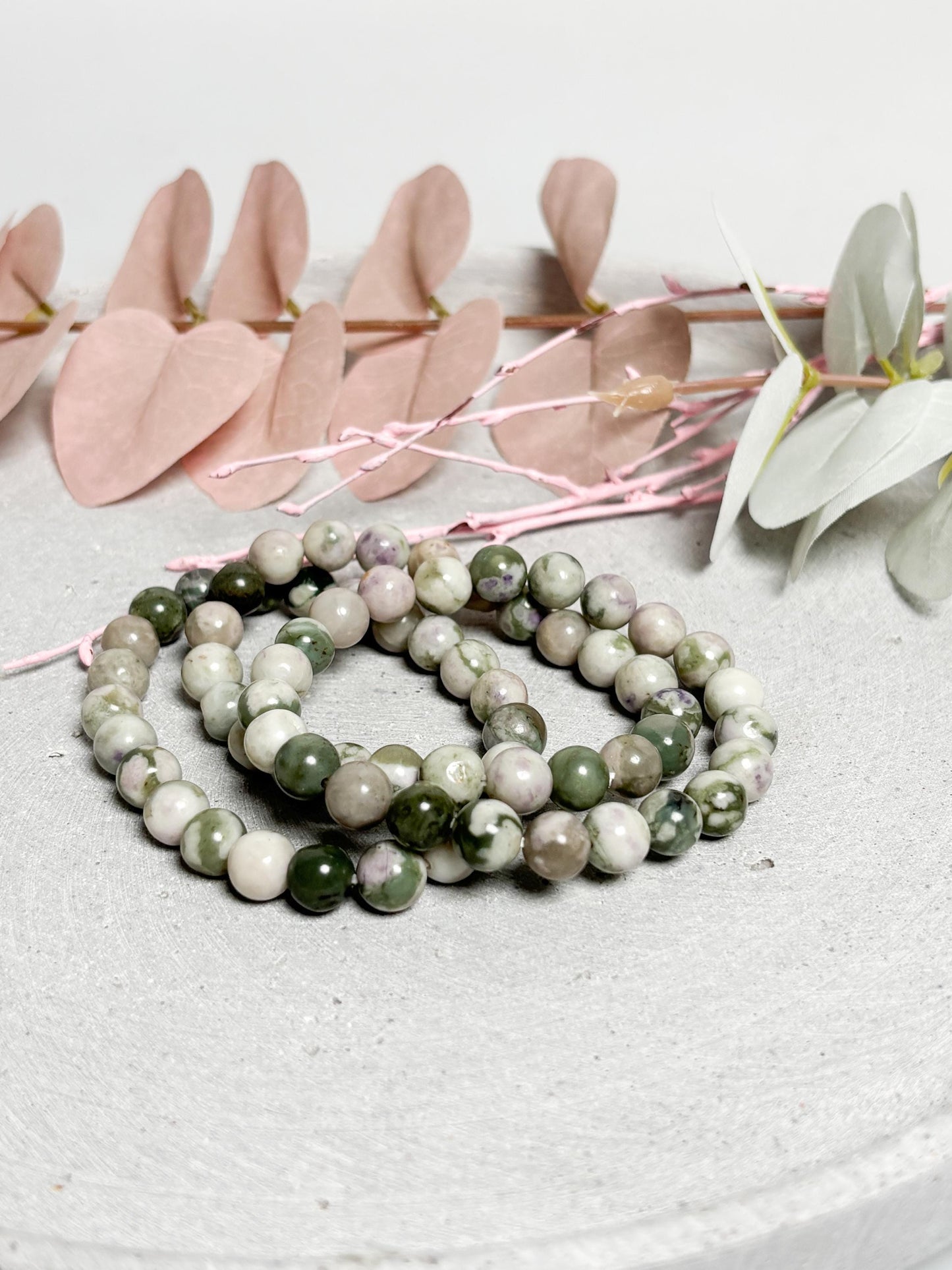 Lucky Jade Armband elastisch 8 mm grün weiß flieder Edelstein Perlenarmband Naturstein Schmuck 17,5 cm