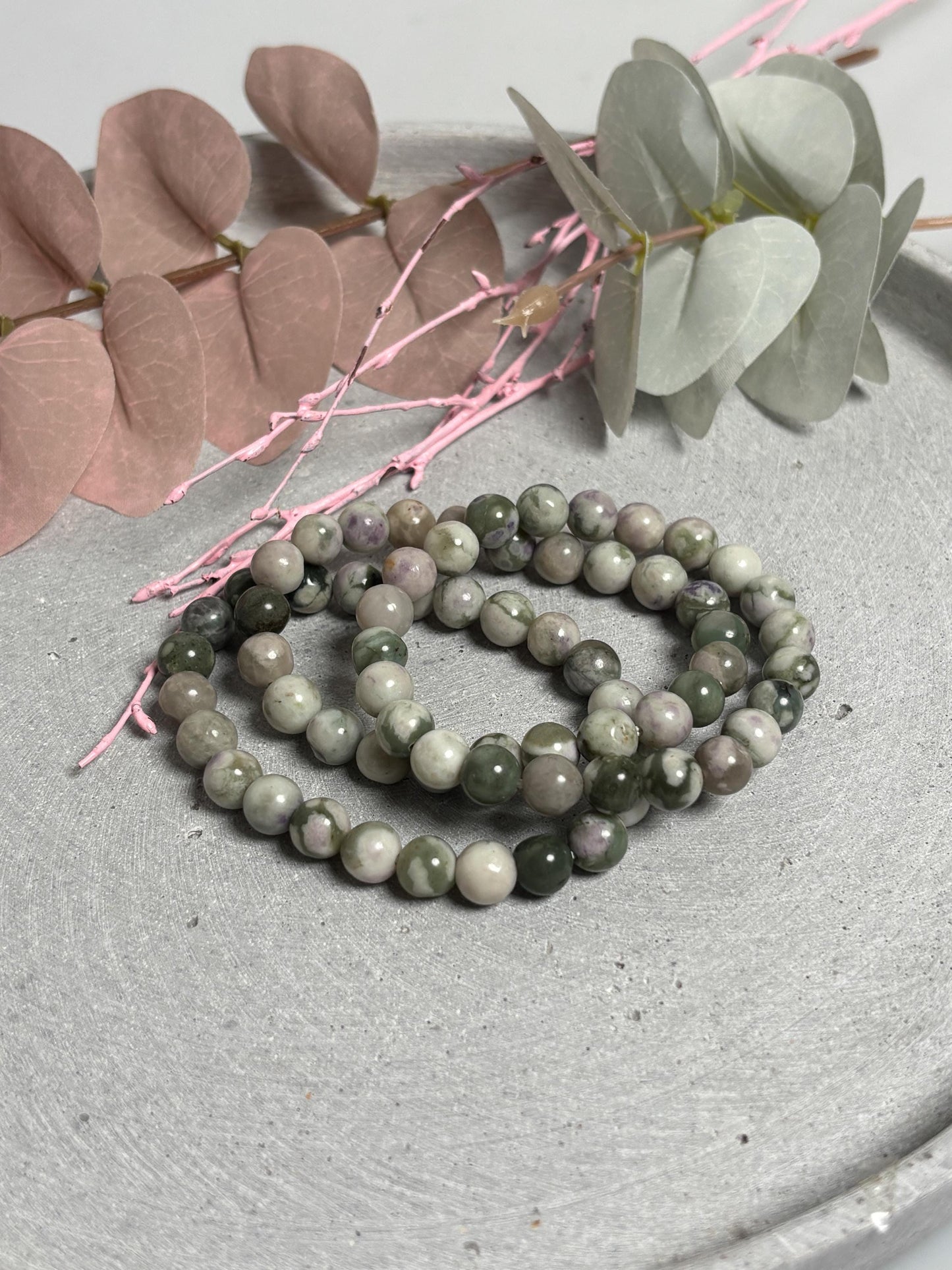 Lucky Jade Armband elastisch 8 mm grün weiß flieder Edelstein Perlenarmband Naturstein Schmuck 17,5 cm
