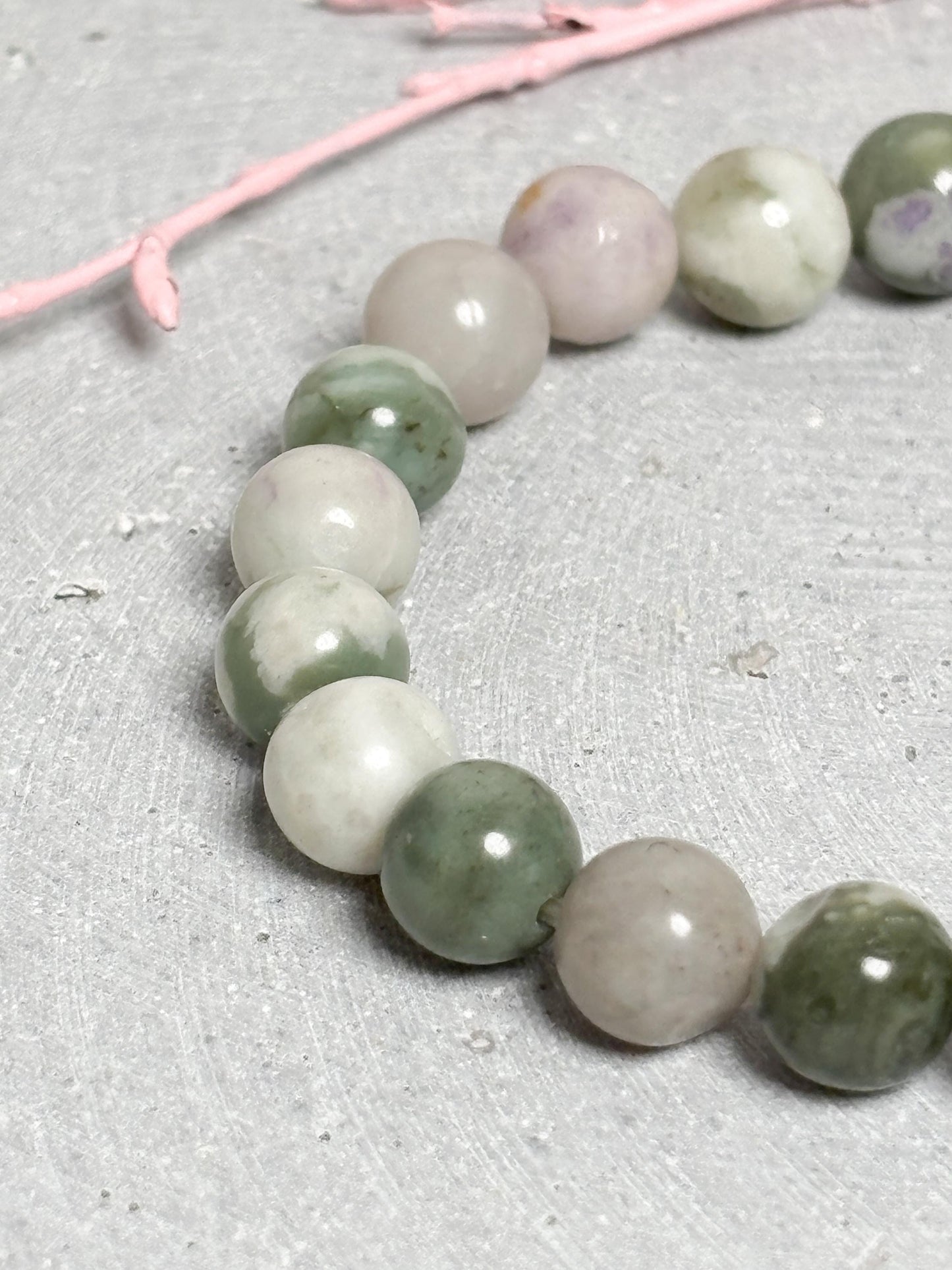 Lucky Jade Armband elastisch 8 mm grün weiß flieder Edelstein Perlenarmband Naturstein Schmuck 17,5 cm